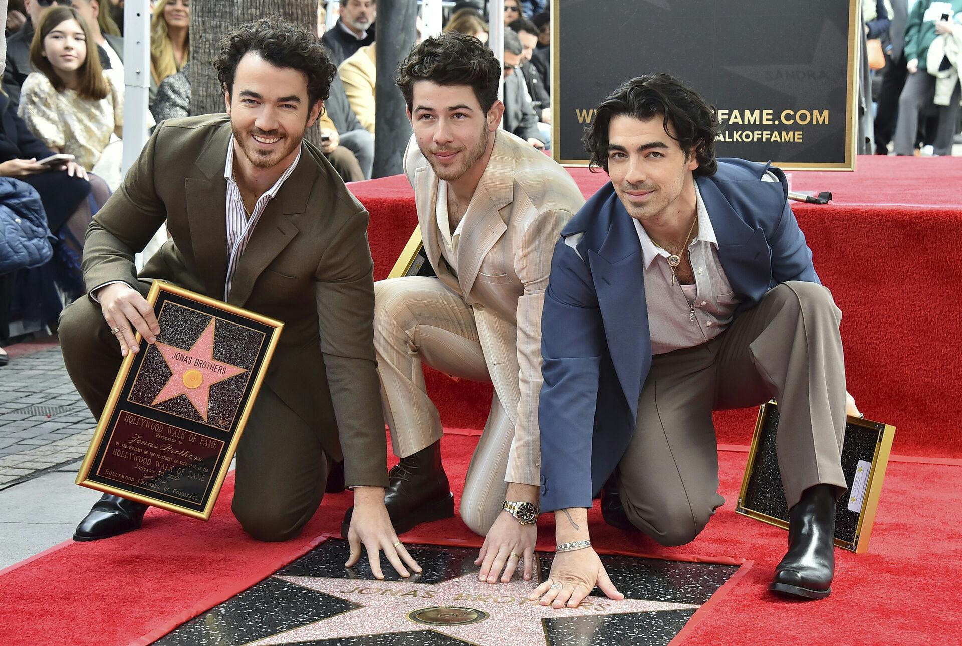 Jonas Brothers har udskydt deres koncert i Royal Arena.