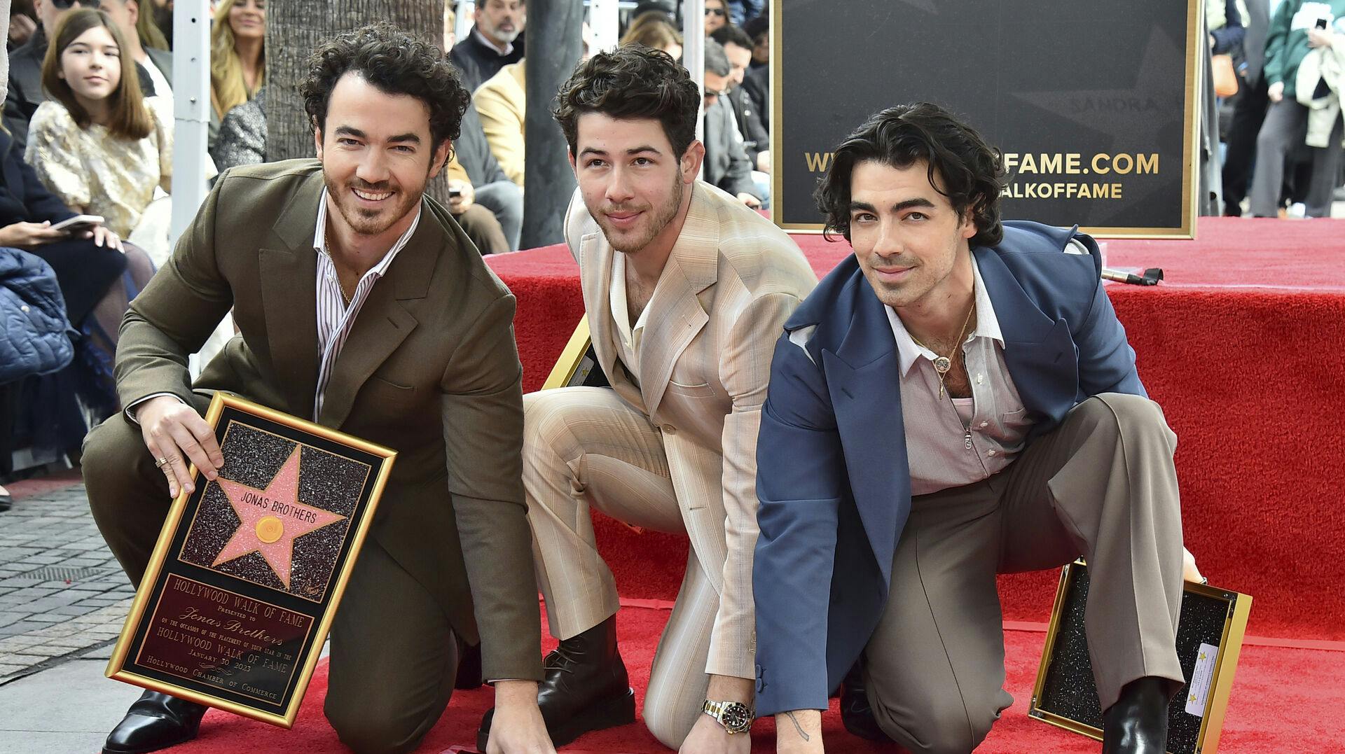 Jonas Brothers har udskydt deres koncert i Royal Arena.