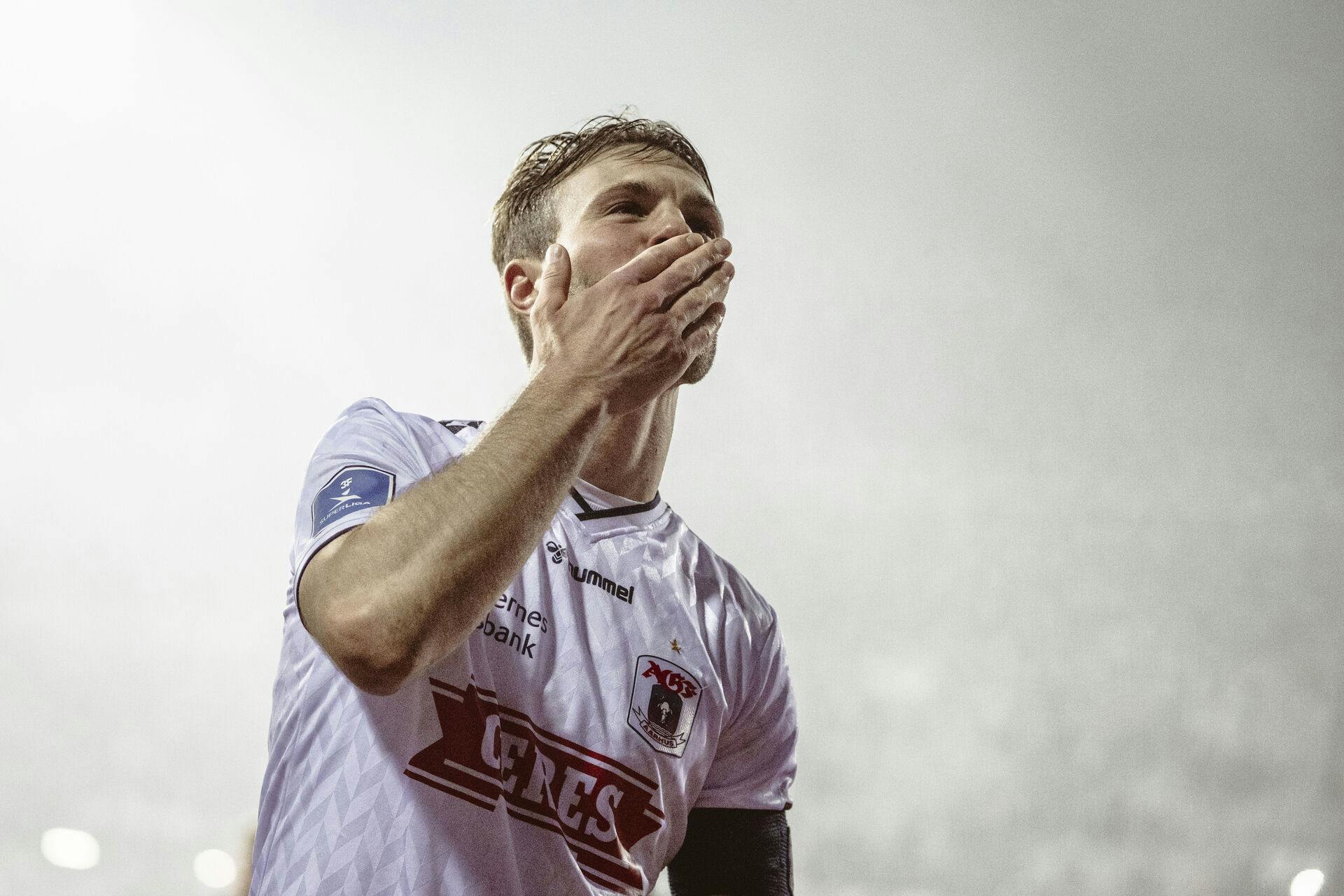 AGFs Patrick Mortensen sender lidt kærlighed tilbage til klubbens fans.