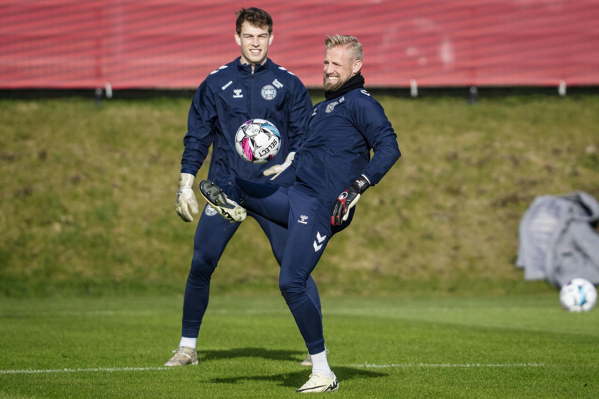 Kasper Schmeichel and Mads Hermansen during a training session in Helsingoer, Denmark, Friday March 22, 2024. Denmark and Switzerland plays a friendly match Saturday evening in Copenhagen. (Foto: Mads Claus Rasmussen/Ritzau Scanpix)