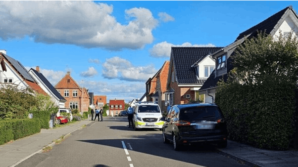 Det dobbelte drabsforsøg skete på en stille villavej i Silkeborg sidste år.