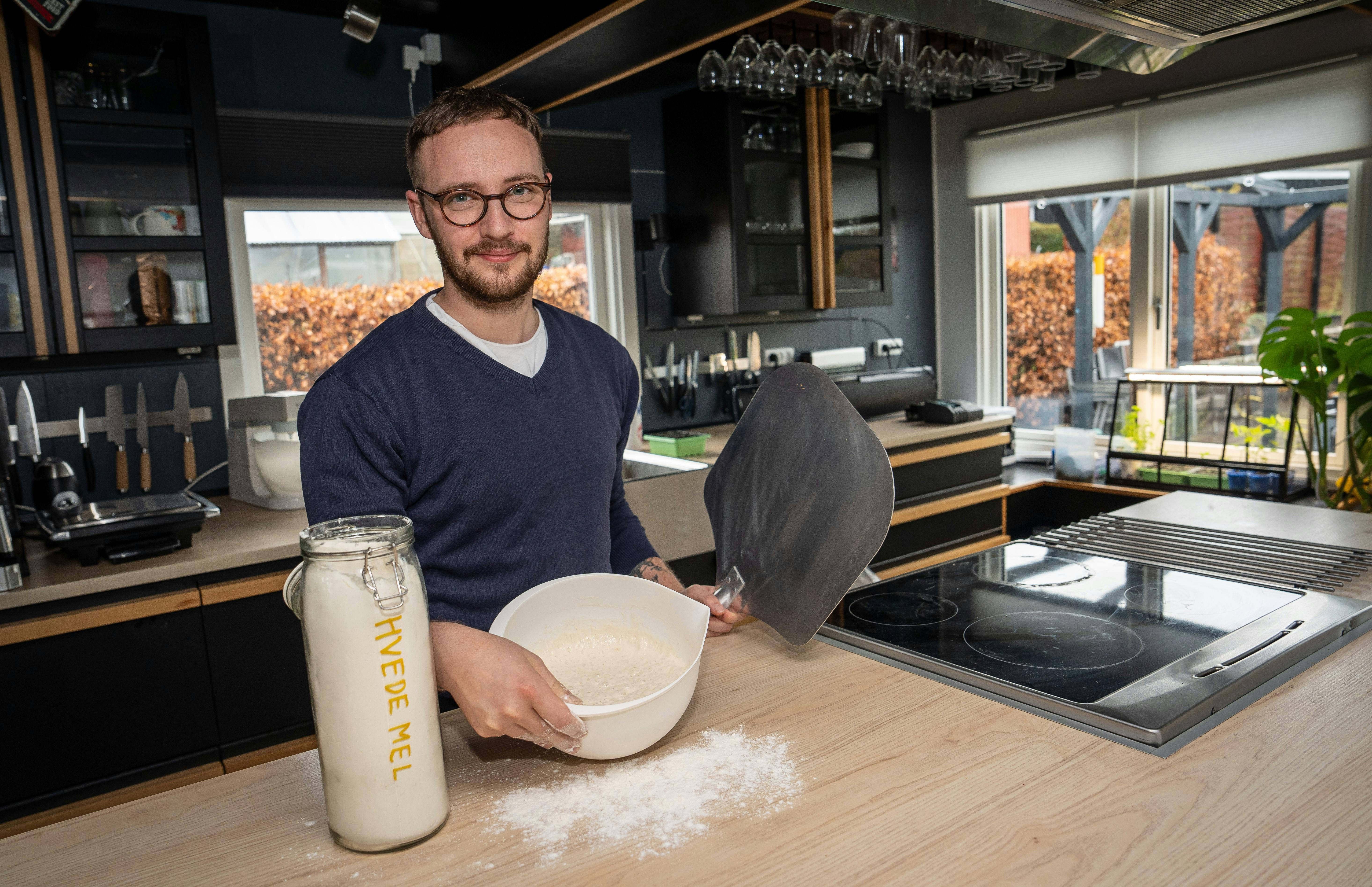 Tobias er vild med at lave mad – særligt pizza.