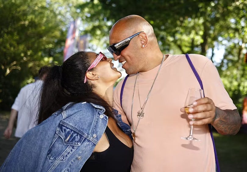 Wafande med sin forlovede Ana Maxime.