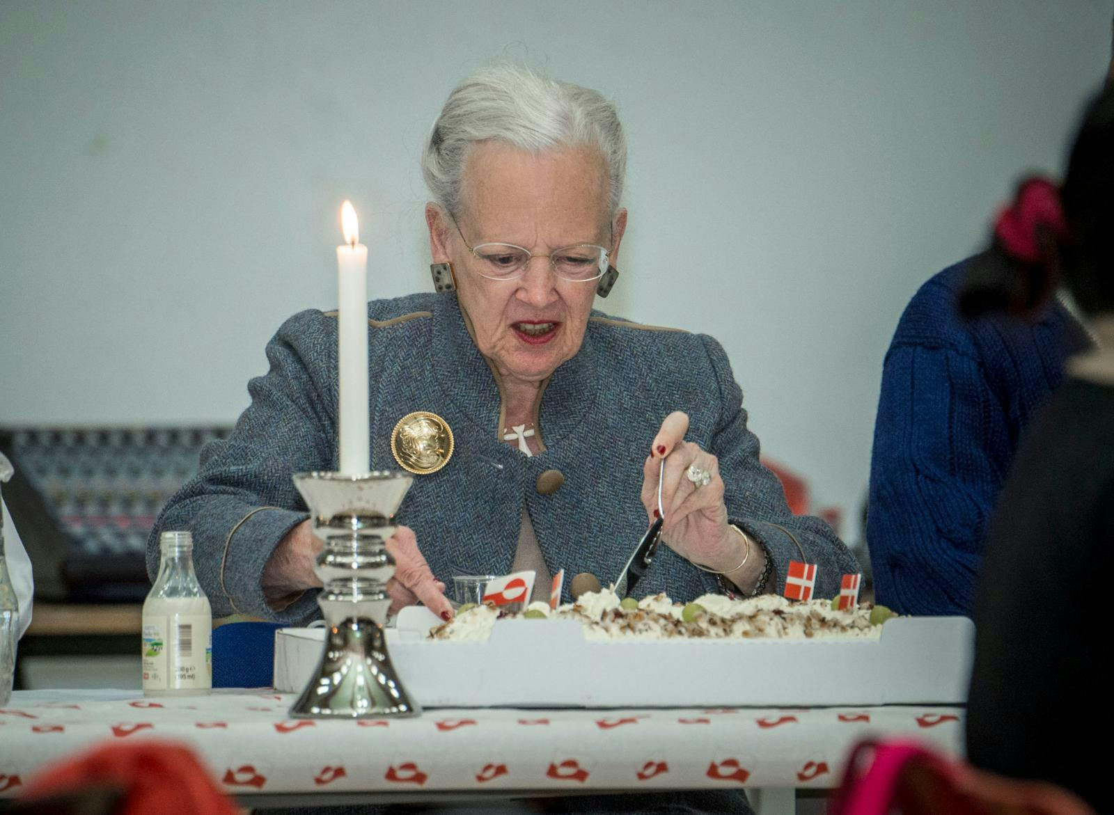 Dronningen går ikke af vejen for et godt stykke kage, selvom hun er god til at holde figuren.