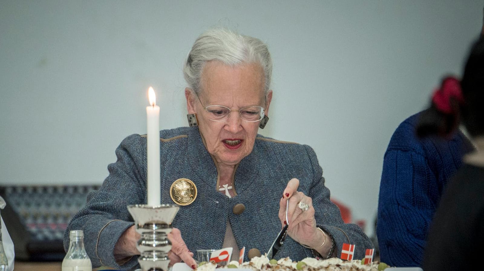 Dronningen går ikke af vejen for et godt stykke kage, selvom hun er god til at holde figuren.