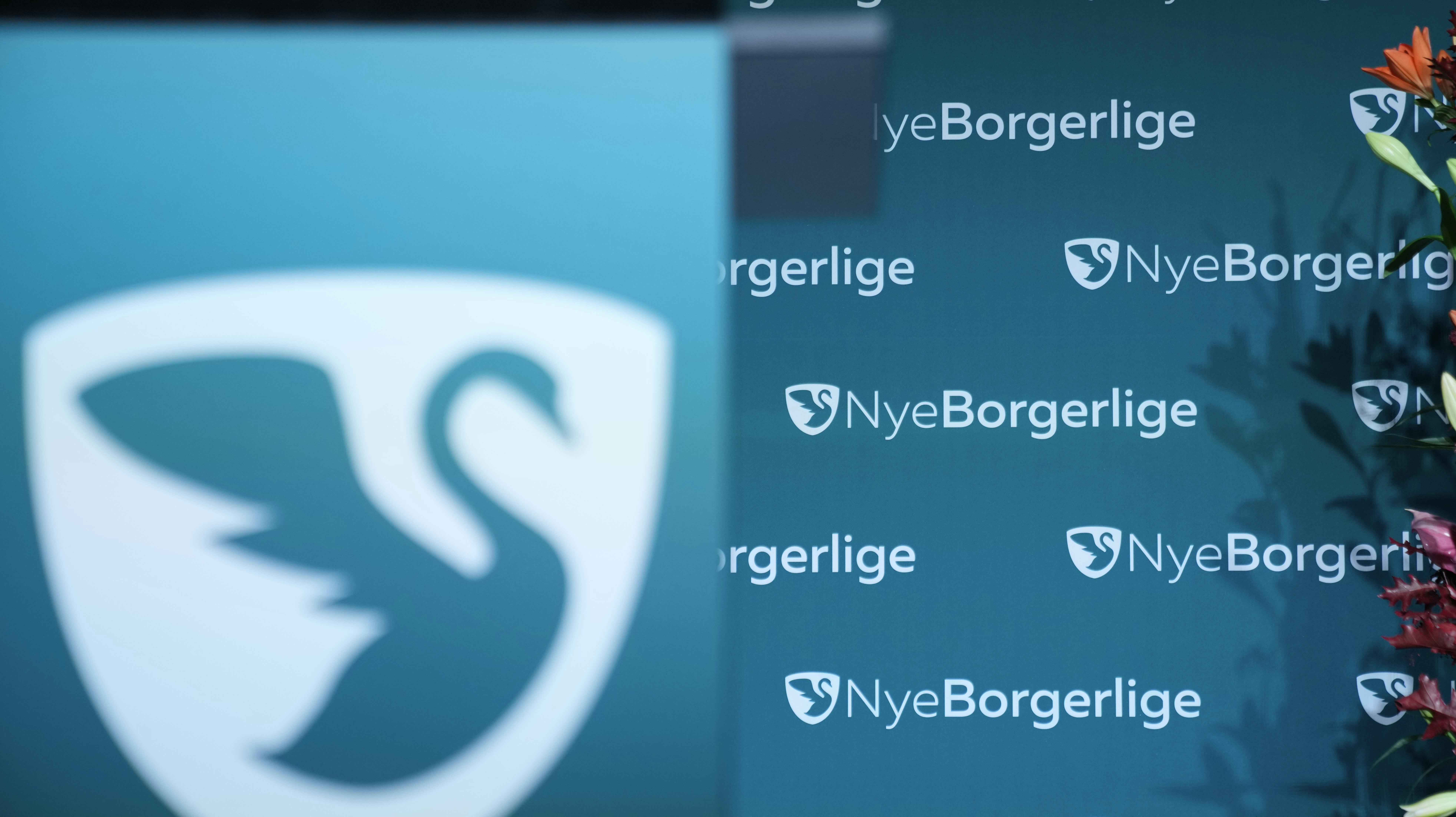 Knap 300 medlemmer ventes at deltage, når der skal stemmes om, hvorvidt partiet kører videre.
