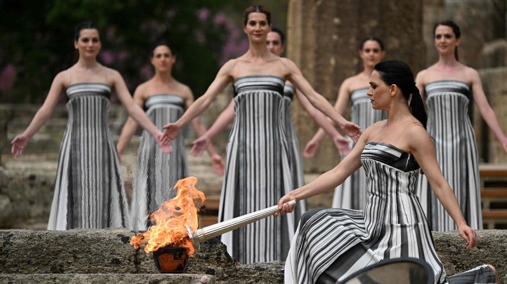 Rejsen går først mod Athen, inden flammen fortsætter til Marseille.