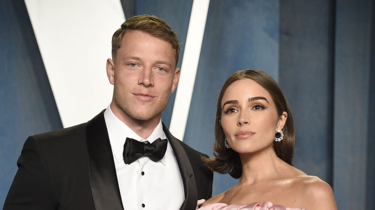 NFL-stjernen Christian McCaffrey og Olivia Culpo blev forlovet i 2023. 