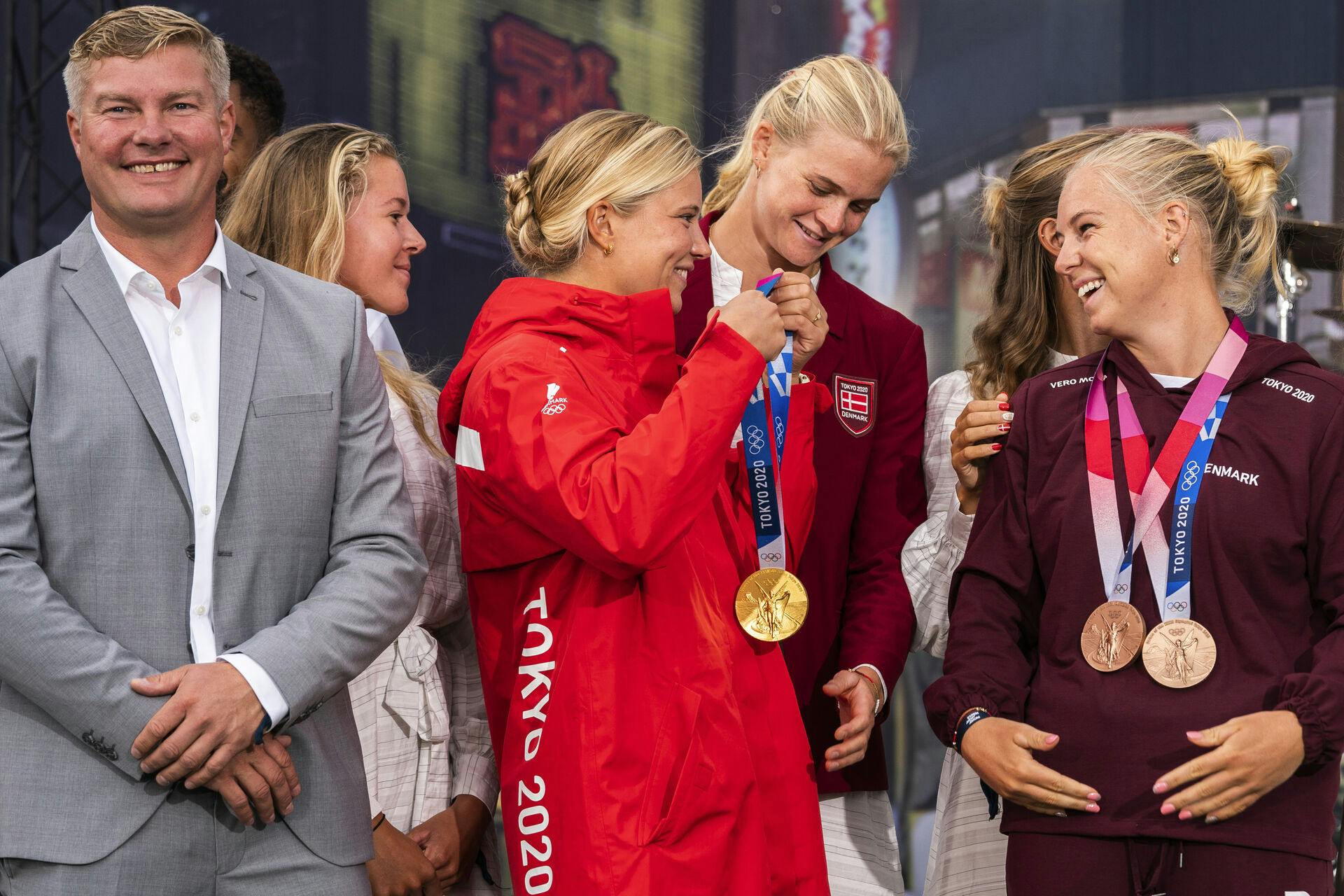 Sølvvinder Jesper Hansen, guldvinder Anne-Marie Rindom og dobbelt bronzevinder Emma Aastrand Jørgensen ved Velkomstfest for OL-atleter på Experimentarium i Hellerup mandag den 9. august 2021.