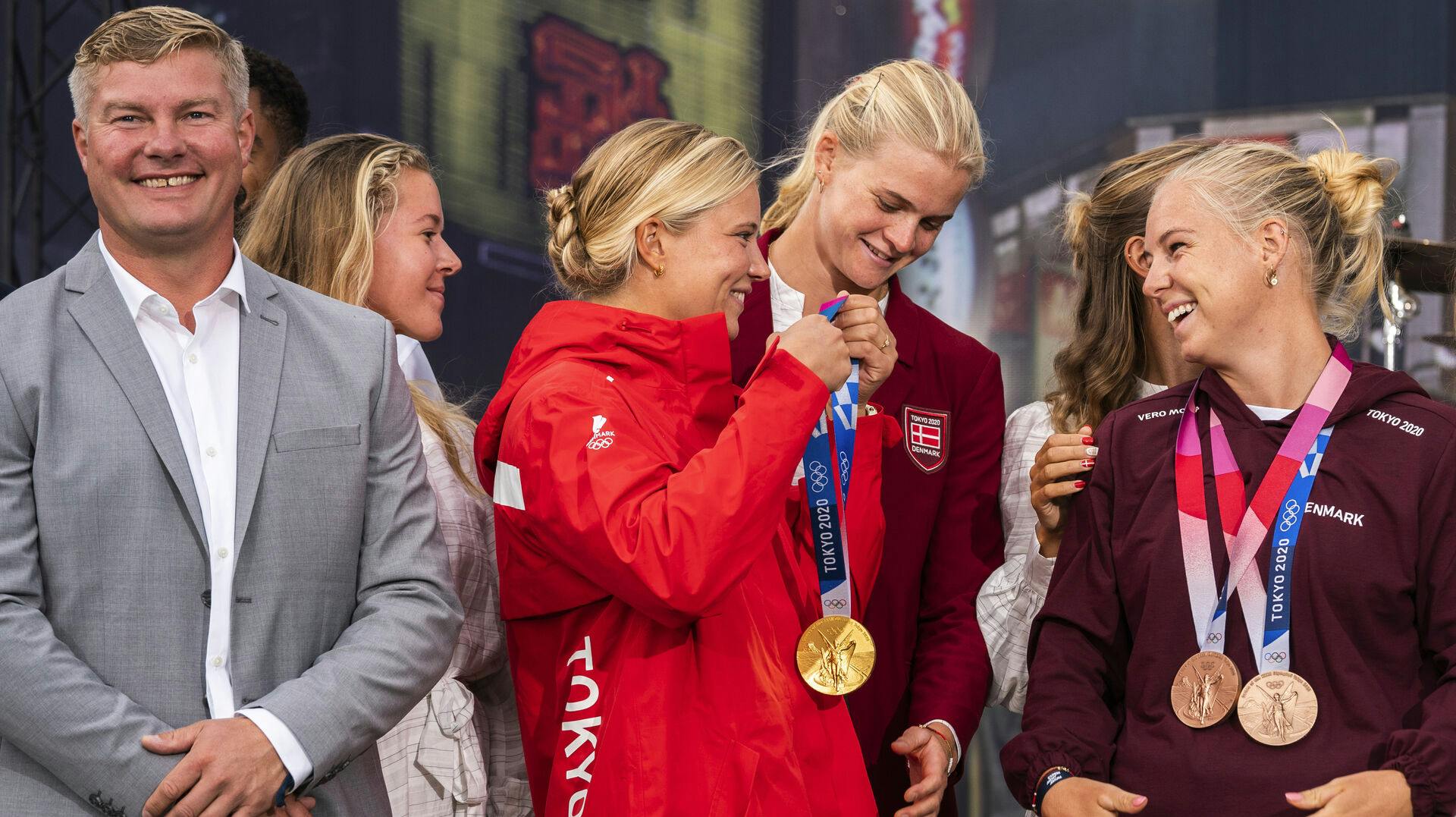 Sølvvinder Jesper Hansen, guldvinder Anne-Marie Rindom og dobbelt bronzevinder Emma Aastrand Jørgensen ved Velkomstfest for OL-atleter på Experimentarium i Hellerup mandag den 9. august 2021.
