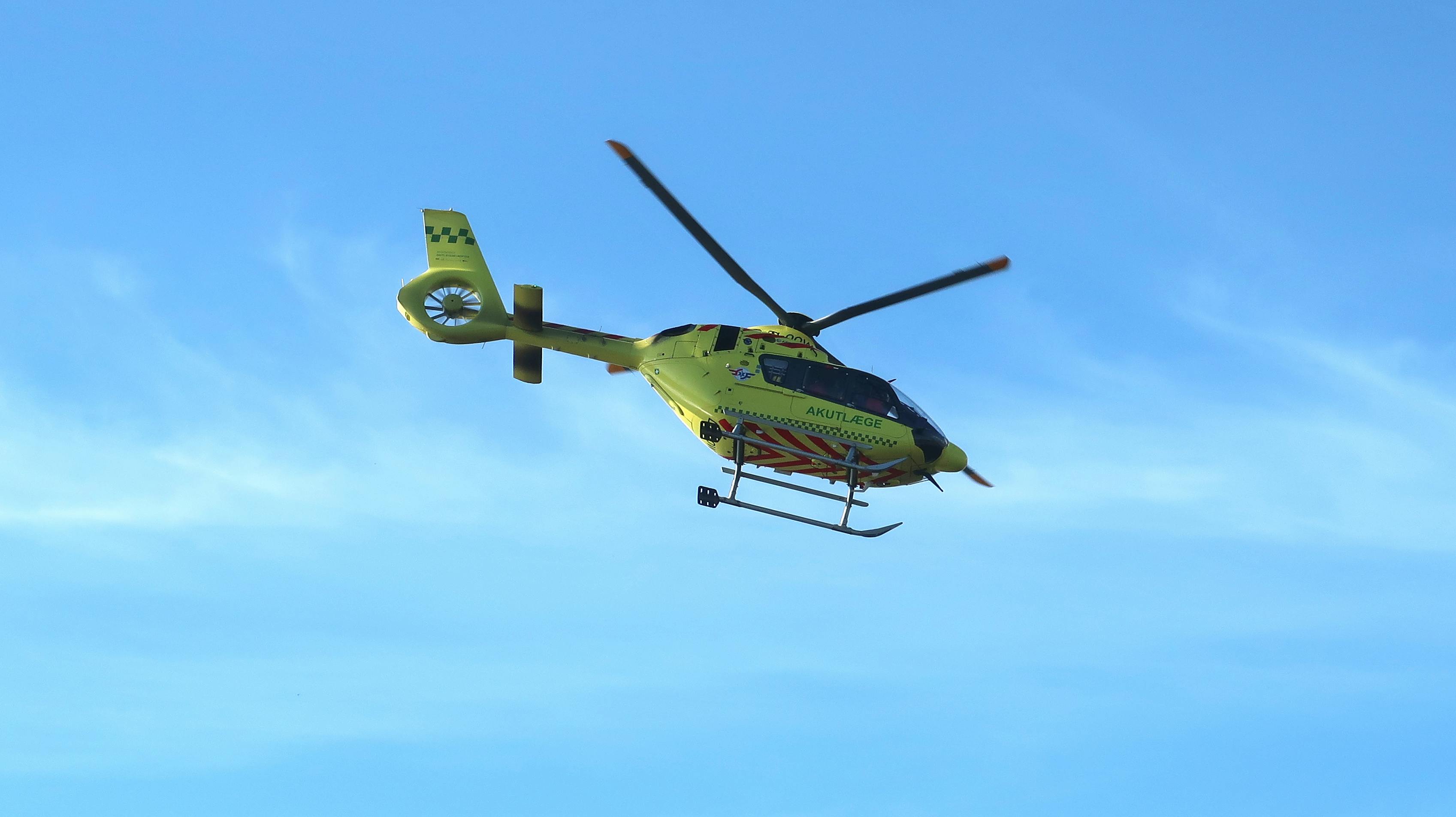 Lægehelikopter letter fra Hvalpsund med patient, ambulancehelikopter letter mod Aalborg Hospital, 