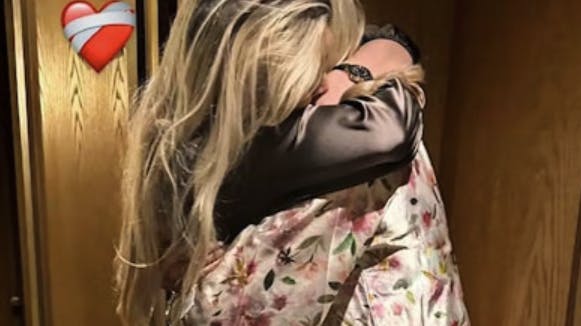 Da Elvira blev løsladt, hastede Katerina til Dubai, hvor hun endelig kunne kramme sin datter.