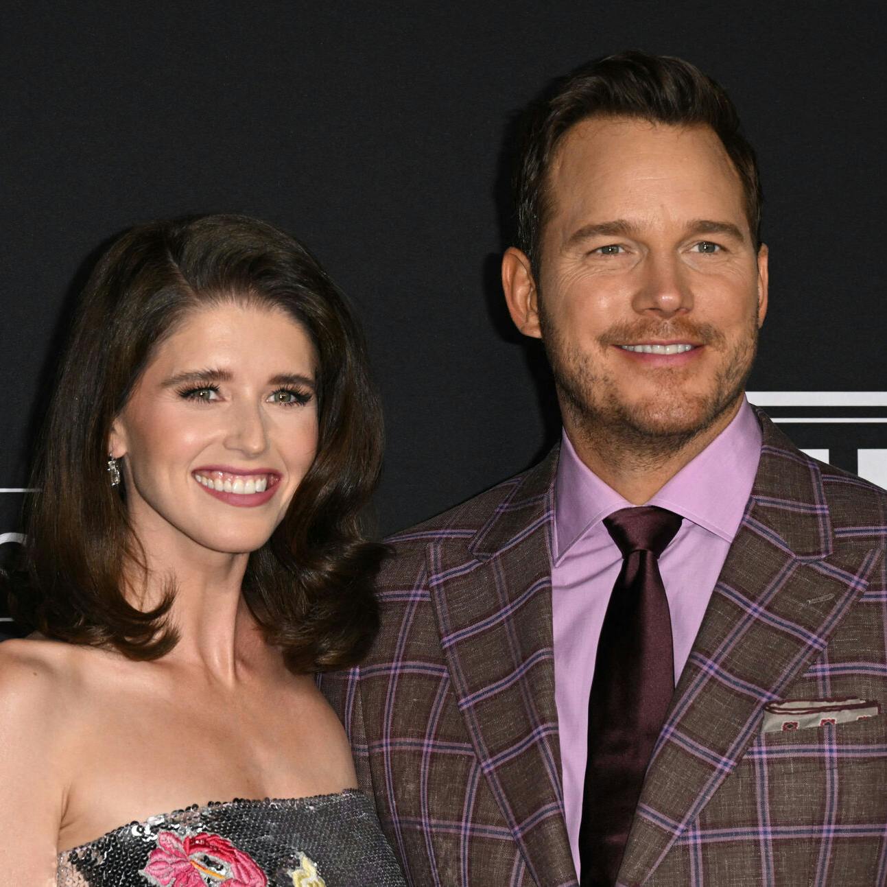 Chris Pratt har for tiden lidt sværere ved at handle ind og gøre andre gøremål derhjemme. Under optagelserne til "Mercy" har han nemlig fået en metalstolpe over anklen.