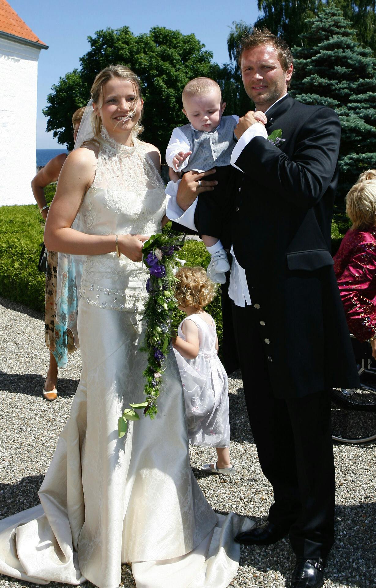 Her er vi i 2006, hvor de to håndboldstjerner Christina Roslyng og Lars Christiansen blev gift - og sønnen Frederik var med. I dag står han helt på egne ben.