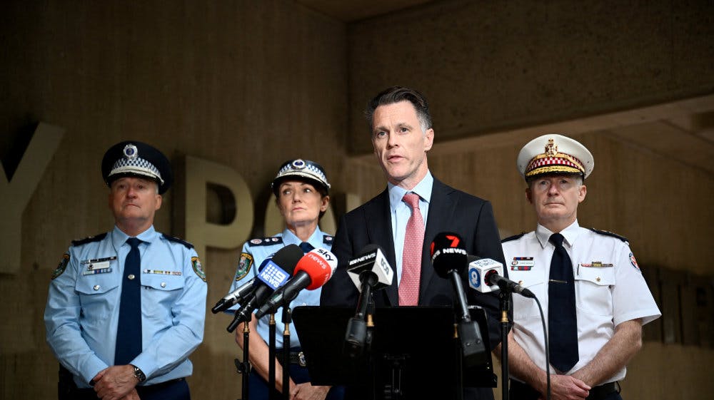 Politikommissær i New South Wales Karen Webb har tidligere oplyst, at gerningsmanden bag kirke-knivstikkeri var kendt af politiet. Men han var ikke på nogen terrorliste. 16-årig er torsdag sigtet for terrorhandling i sagen. (Arkivfoto). 