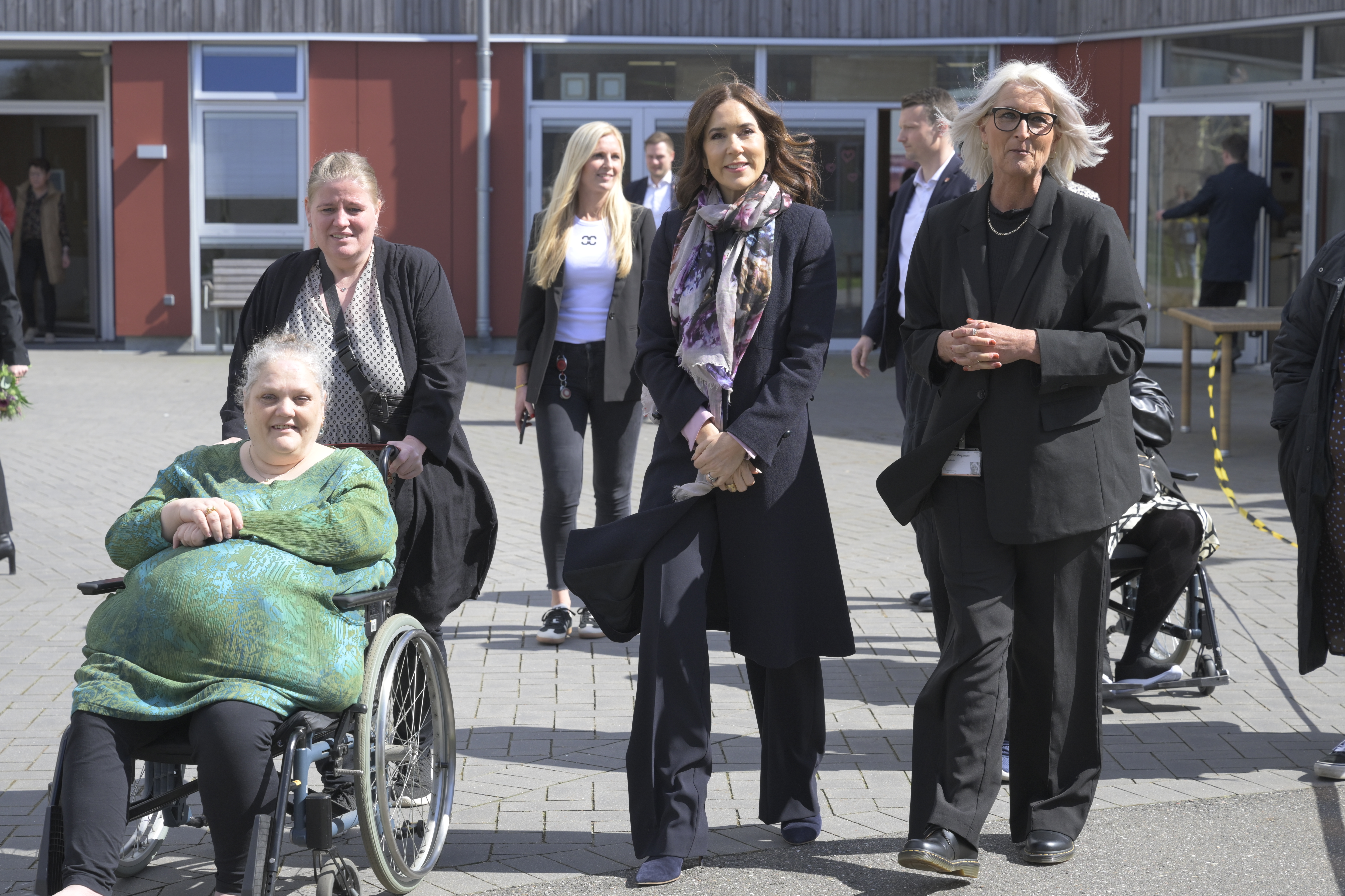 Dronning Mary besøger Bostedet Aars.