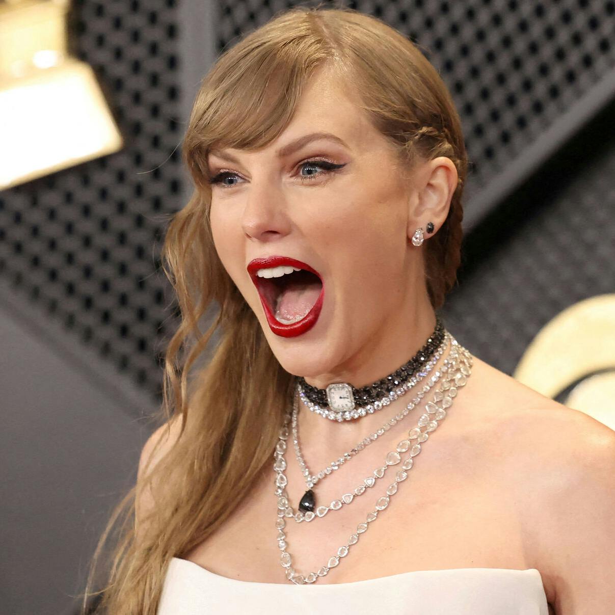 FILE PHOTO: Taylor Swift poses on the red carpet as she attends the 66th Annual Grammy Awards in Los Angeles, California, U.S., February 4, 2024. REUTERS/Mario Anzuoni/File Photo