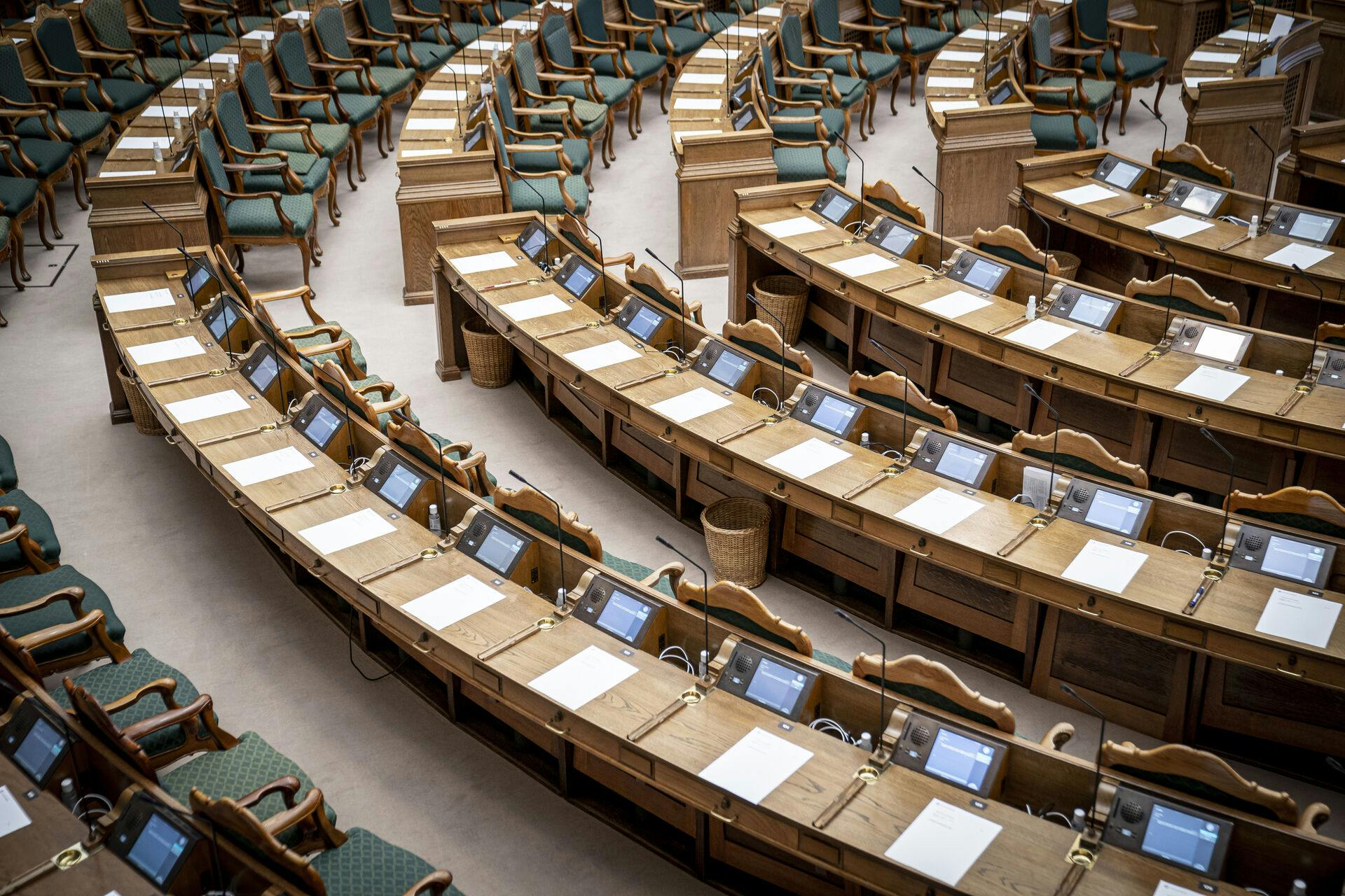 Regeringen skal i den nærmeste fremtid behandle et lovforslag, som kan ende med at give kriminalitetstruede unge såkaldte lommepengejob - det skal være med til at holde dem ude af kriminalitet, er forventningen.