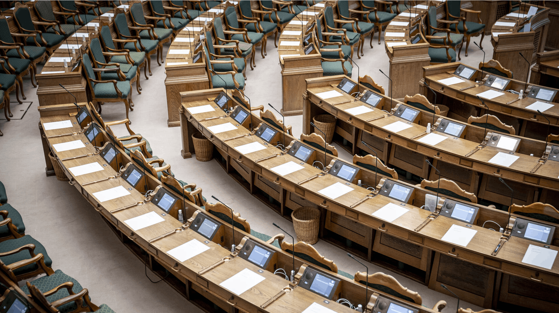 Regeringen skal i den nærmeste fremtid behandle et lovforslag, som kan ende med at give kriminalitetstruede unge såkaldte lommepengejob - det skal være med til at holde dem ude af kriminalitet, er forventningen.