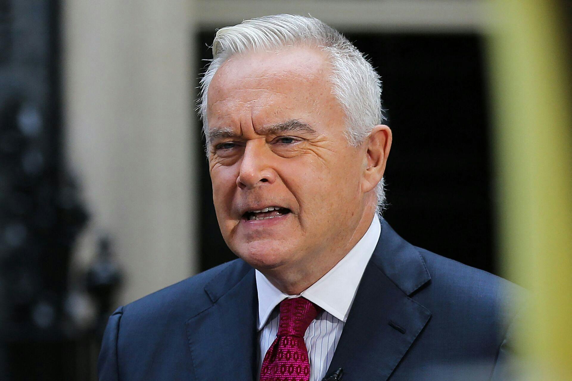 Huw Edwards er færdig på BBC efter en stor skandesag.