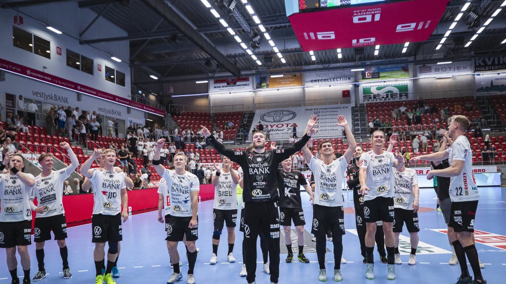TTH Holstebro har indtil videre spillet 30 kampe i denne sæson, men kun ni gange har spillerne kunnet juble over en sejr. (Arkivfoto). 