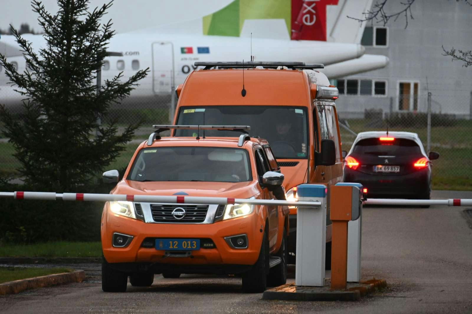 Politiet og EOD måtte lørdag rykke ud til Billund Lufthavn, efter de modtog en bombetrussel. En mand i 30'erne er i den forbindelse blevet anholdt.