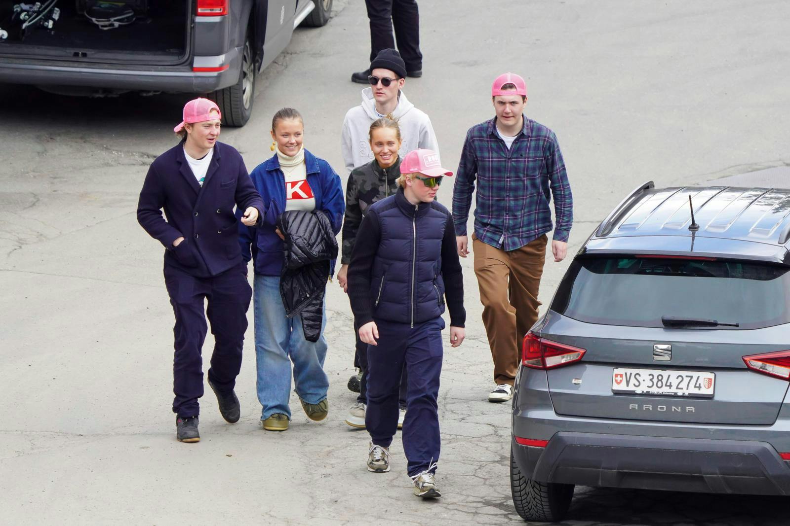 Så er der ungdomsgilde! ”Bella” er i en alder, hvor byen snart kalder. Så da Mary, Frederik og deres fire børn i påsken ferierede i det schweiziske skisportsmekka Verbier, indtog teenageren byen sammen med storebror Christian, 18, og en flok unge venner.