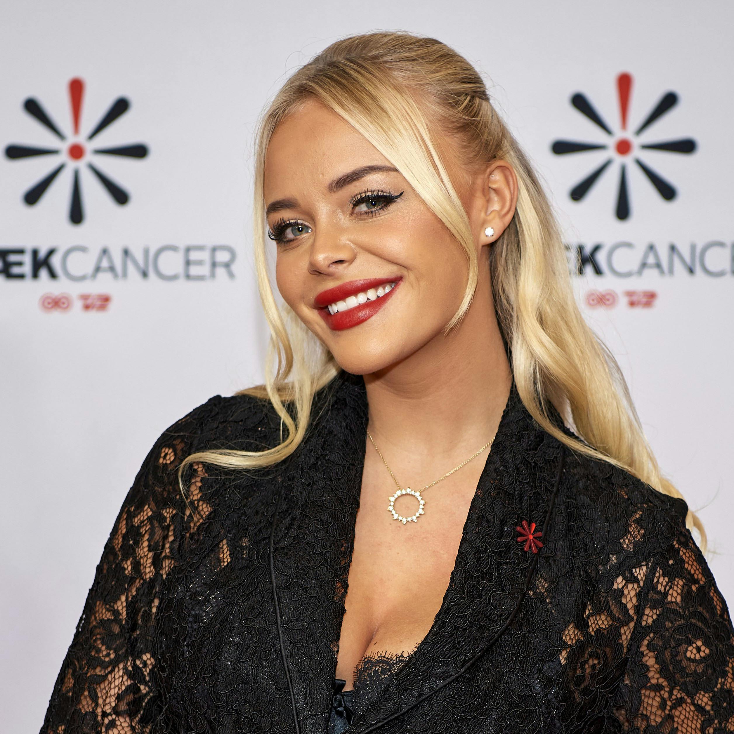 Elvira Pitzner har grund til at smile for tiden, hun er nemlig blevet forlovet.