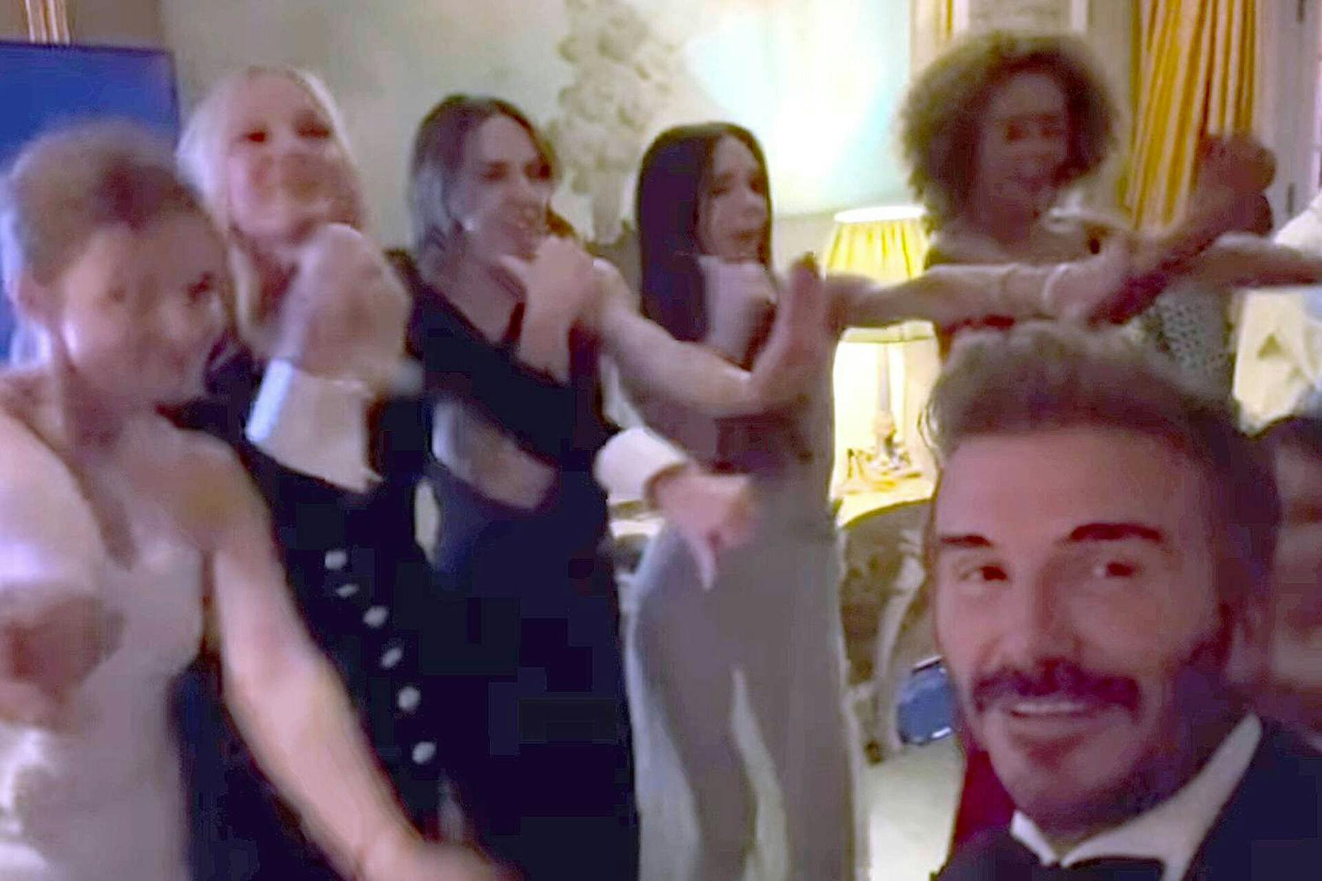 Så er der dømt Spice Girls-reunion med hele banden.