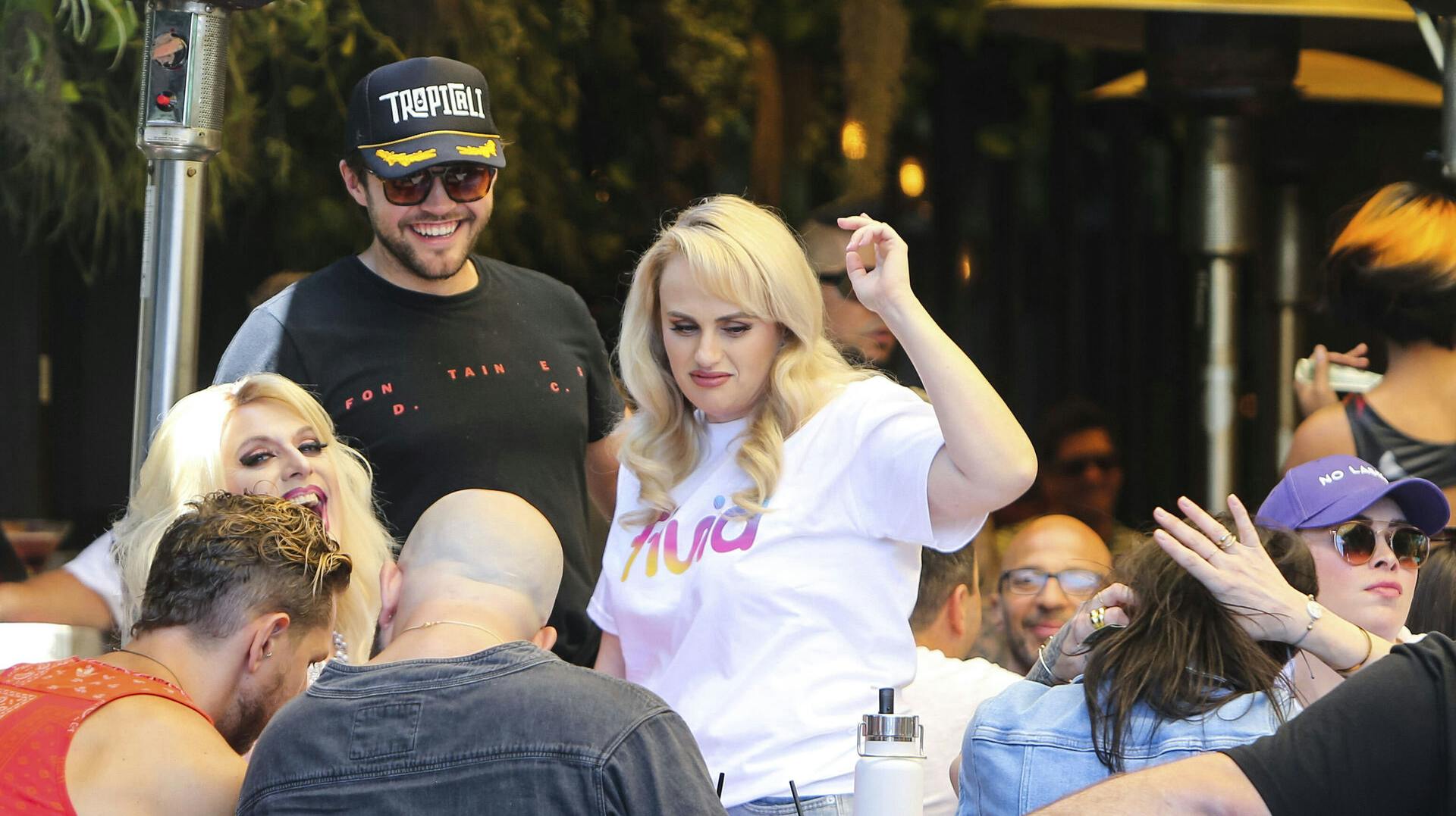 Rebel Wilson holder sig ikke tilbage i den nye bog, hvilket bestemt ikke har gjort hende populær blandt kolleger og andre kendte.