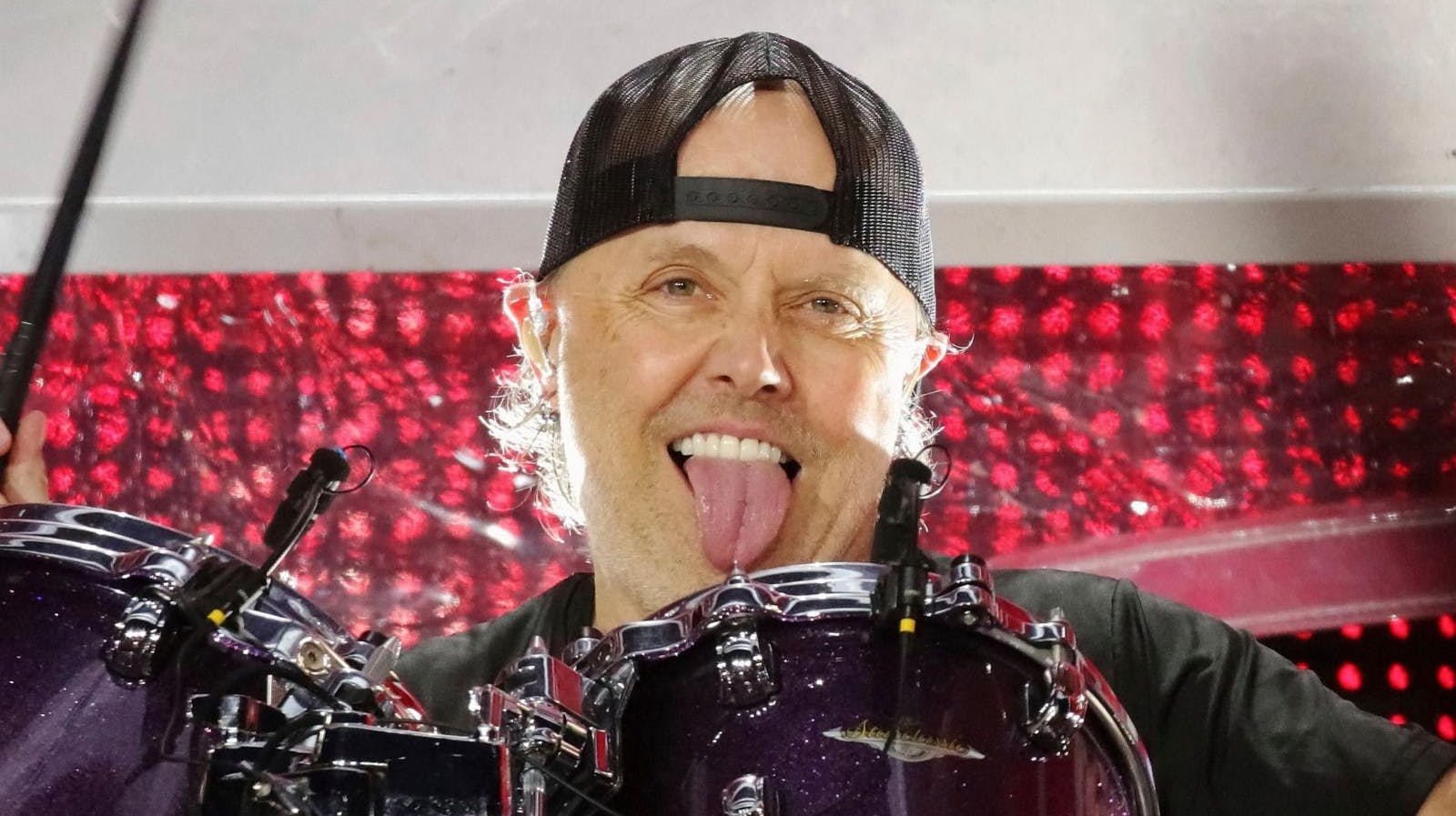 Lars Ulrich bor i dag i USA. Og det er uvist, om han har lyst til at bo i Danmark igen, nu hvor barndomshjemmet er kommet til salg. Men det kan da altid blive en skøn feriebolig.