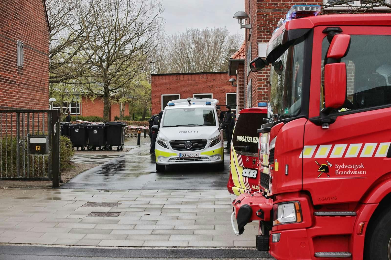 Rørkjær Skole i Esbjerg er tirsdag blevet afspærret efter fundet af seks syrebomber.
