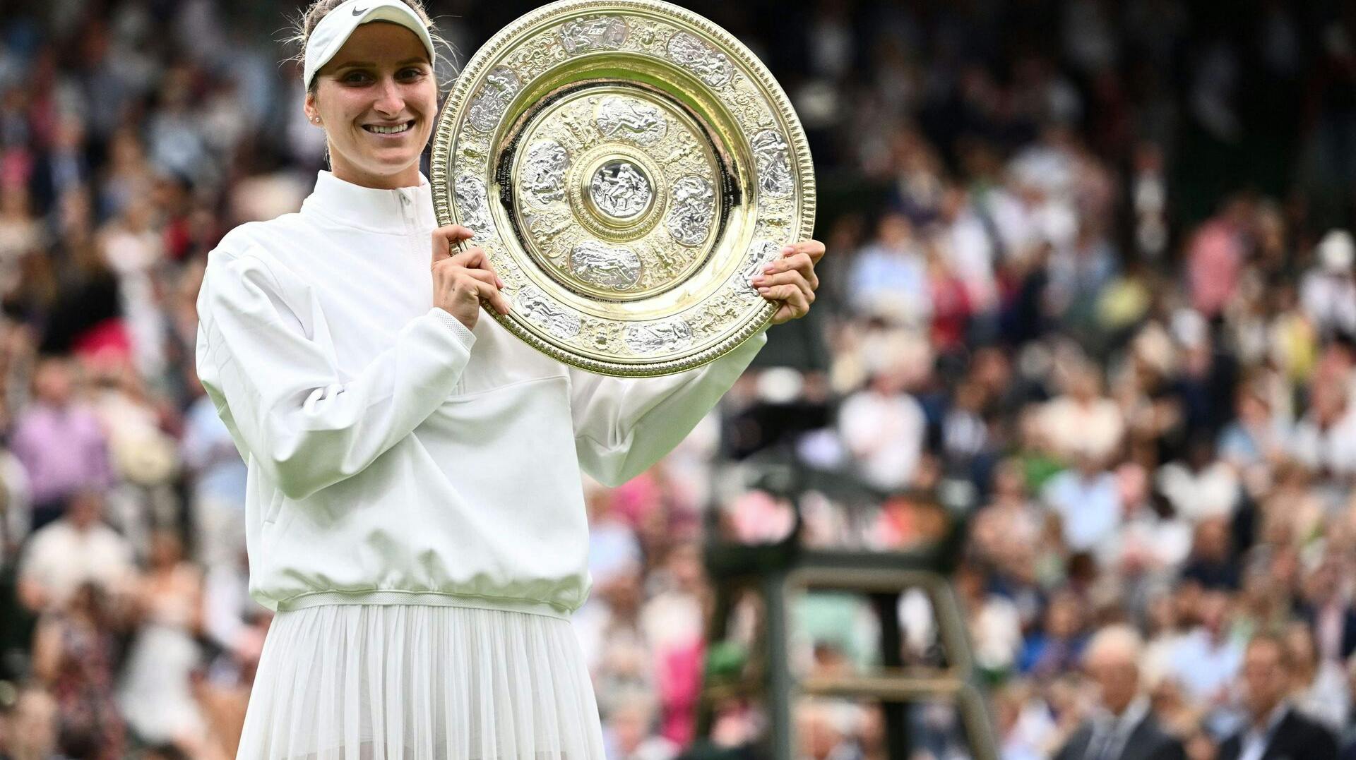 Vondroušová skrev historie, da hun i sommer vandt Wimbledon som useedet i turneringen. 