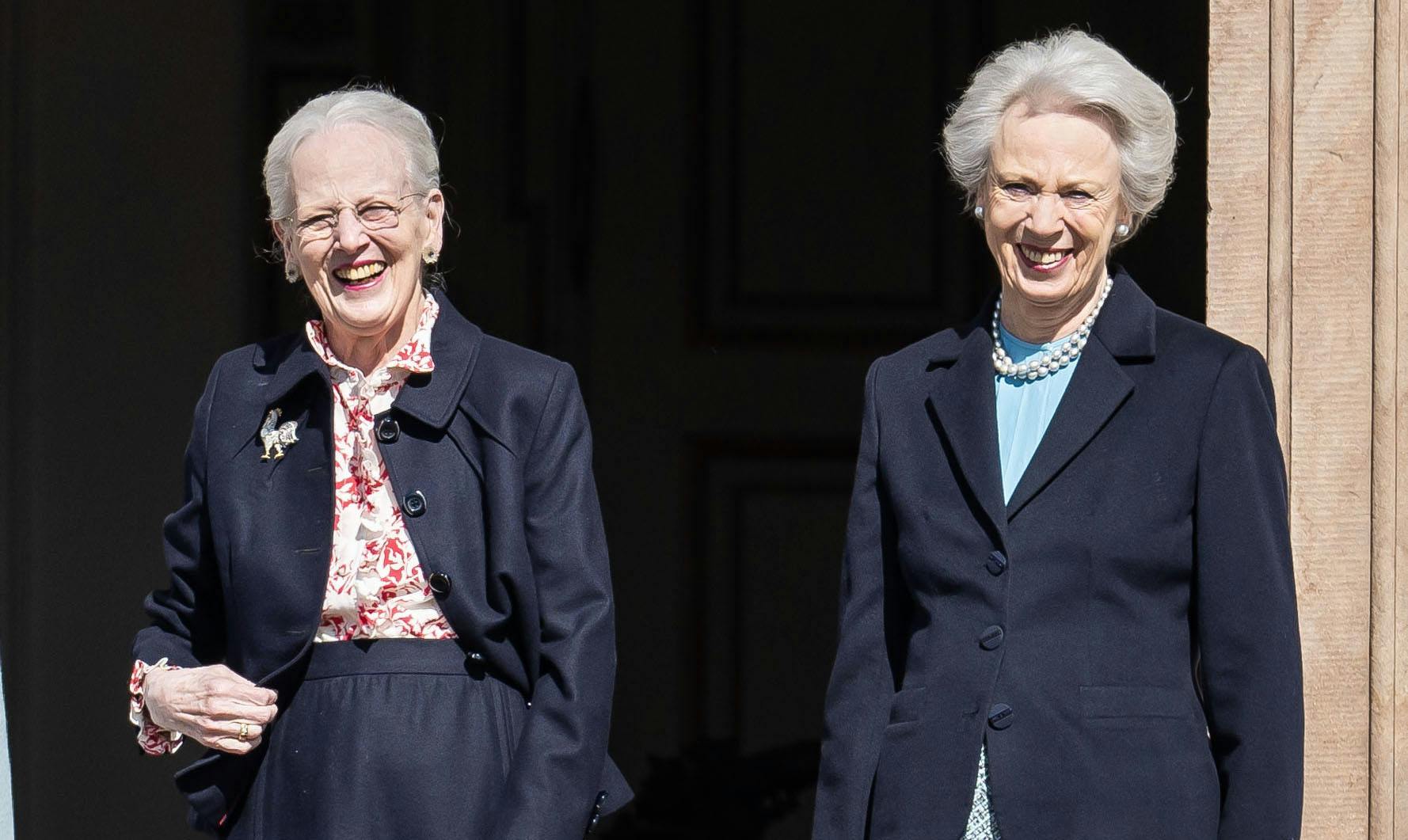 Her ses prinsesse Benedikte til dronning Margrethes 84-års fødselsdag den 16. april. Den 29. april fylder prinsesse Benedikte 80 år. 