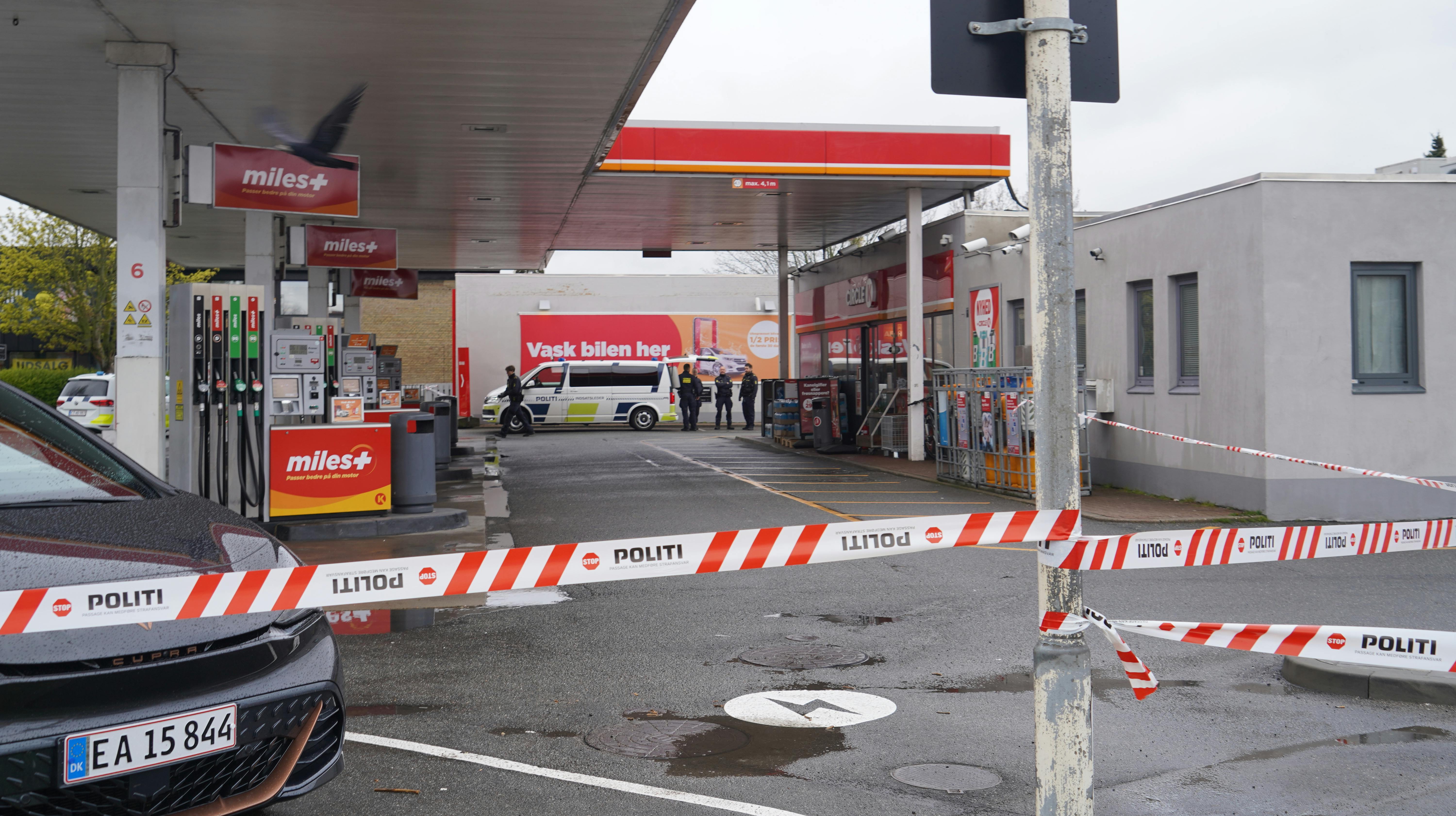 Politiet rykkede tirsdag eftermiddag massivt ud til Grenåvej, hvor en 35-årig mand var blevet stukket med en saks flere gange.