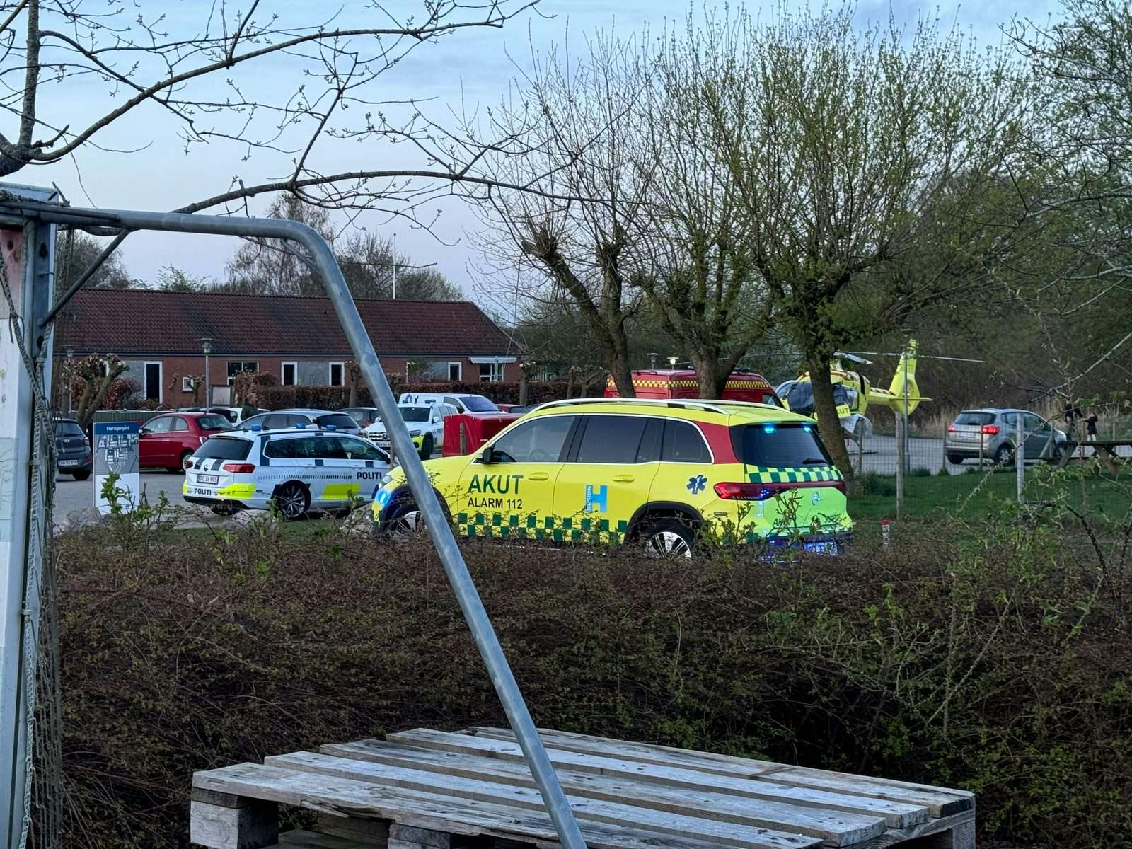 Der var tilkaldt flere ambulancer, akutlægebiler og lægehelikopter efter eksplosionen.