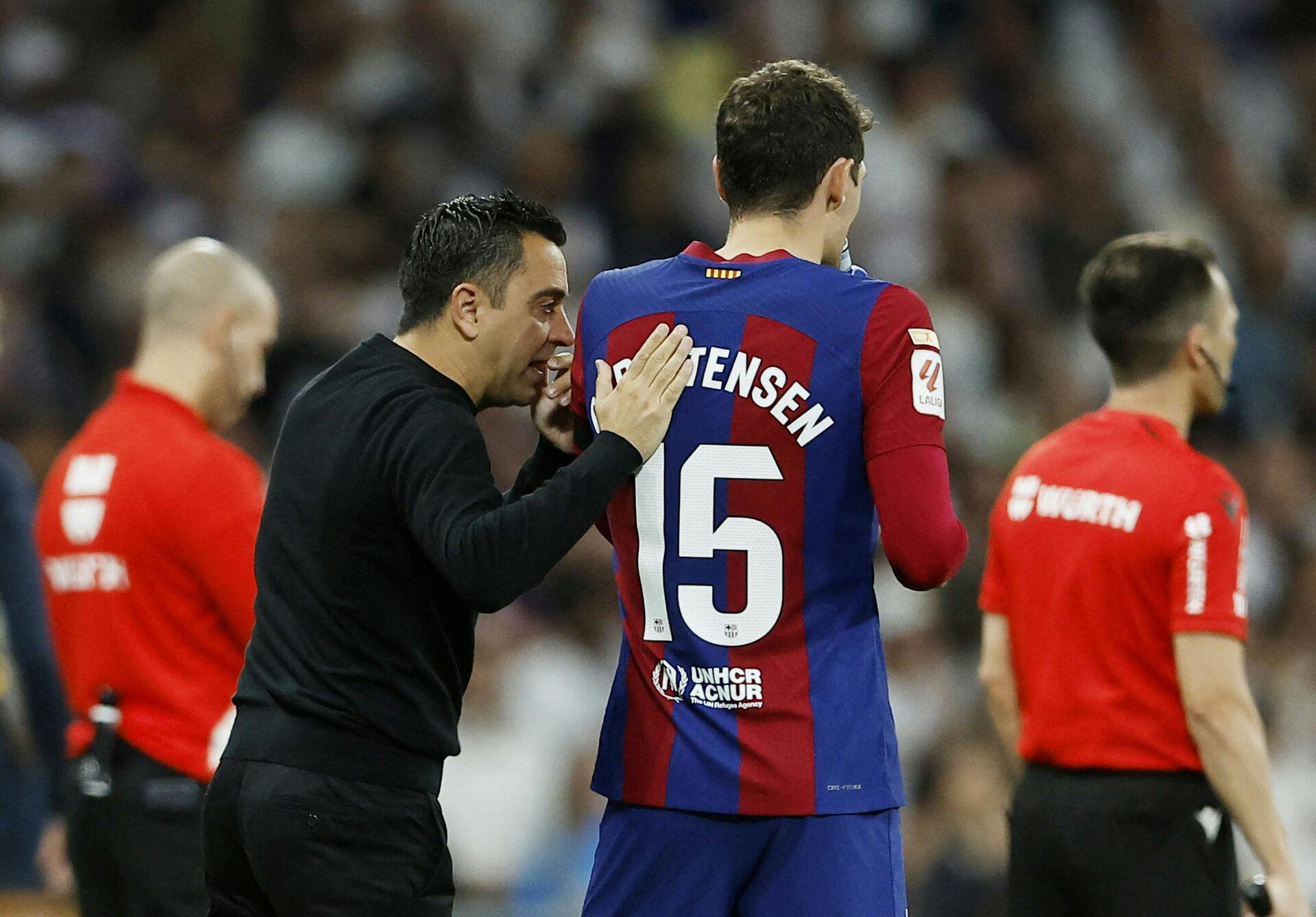 Xavi fortsætter som cheftræner for FC Barcelona. Han annoncerede ellers i januar, at han ville stoppe til sommer.