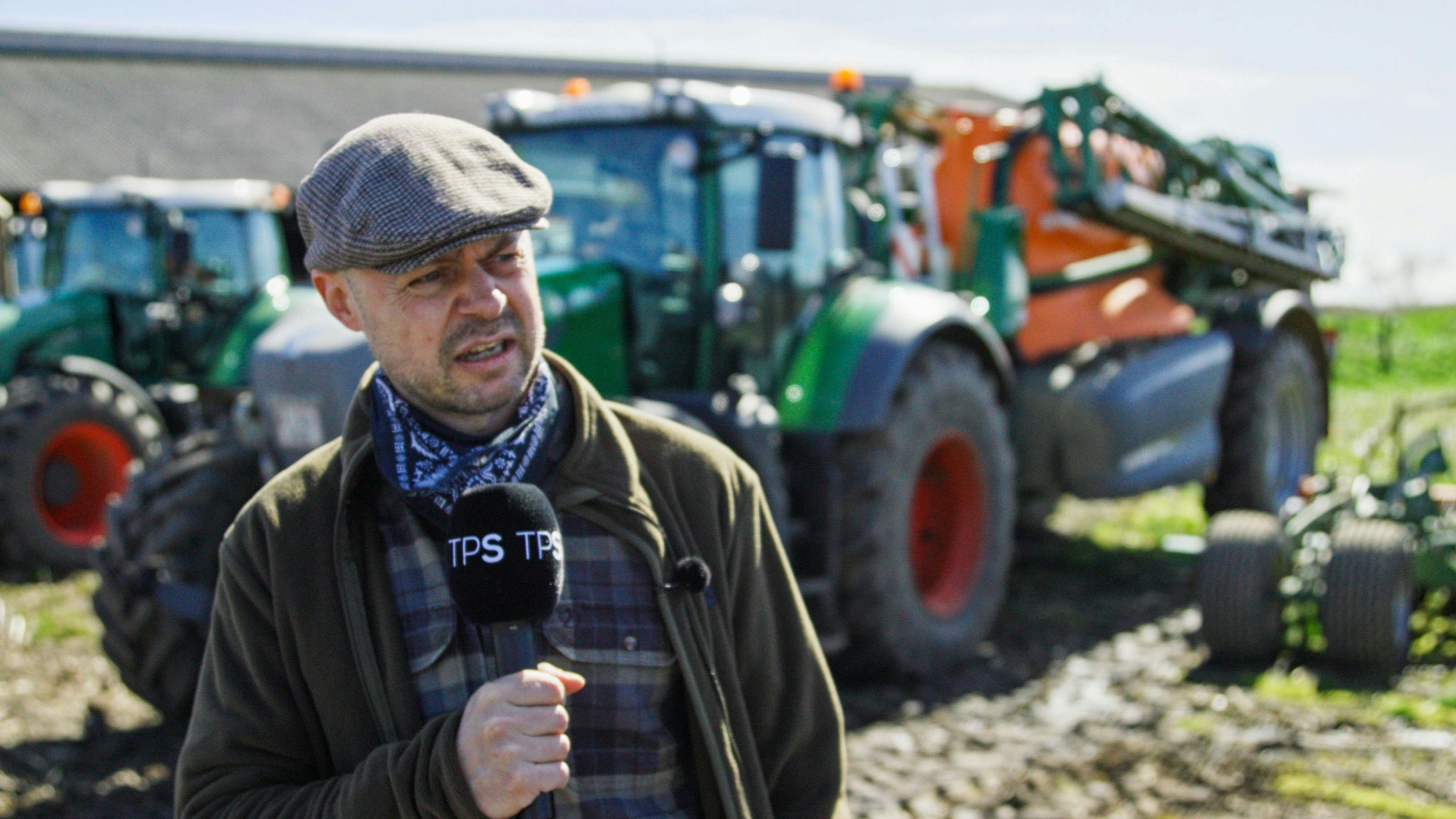 Det er Esben Pretzmann, som er mest kendt fra "Drengene fra Angora", der skal være vikar for Jonatan Spang i "Tæt på Sandheden". 