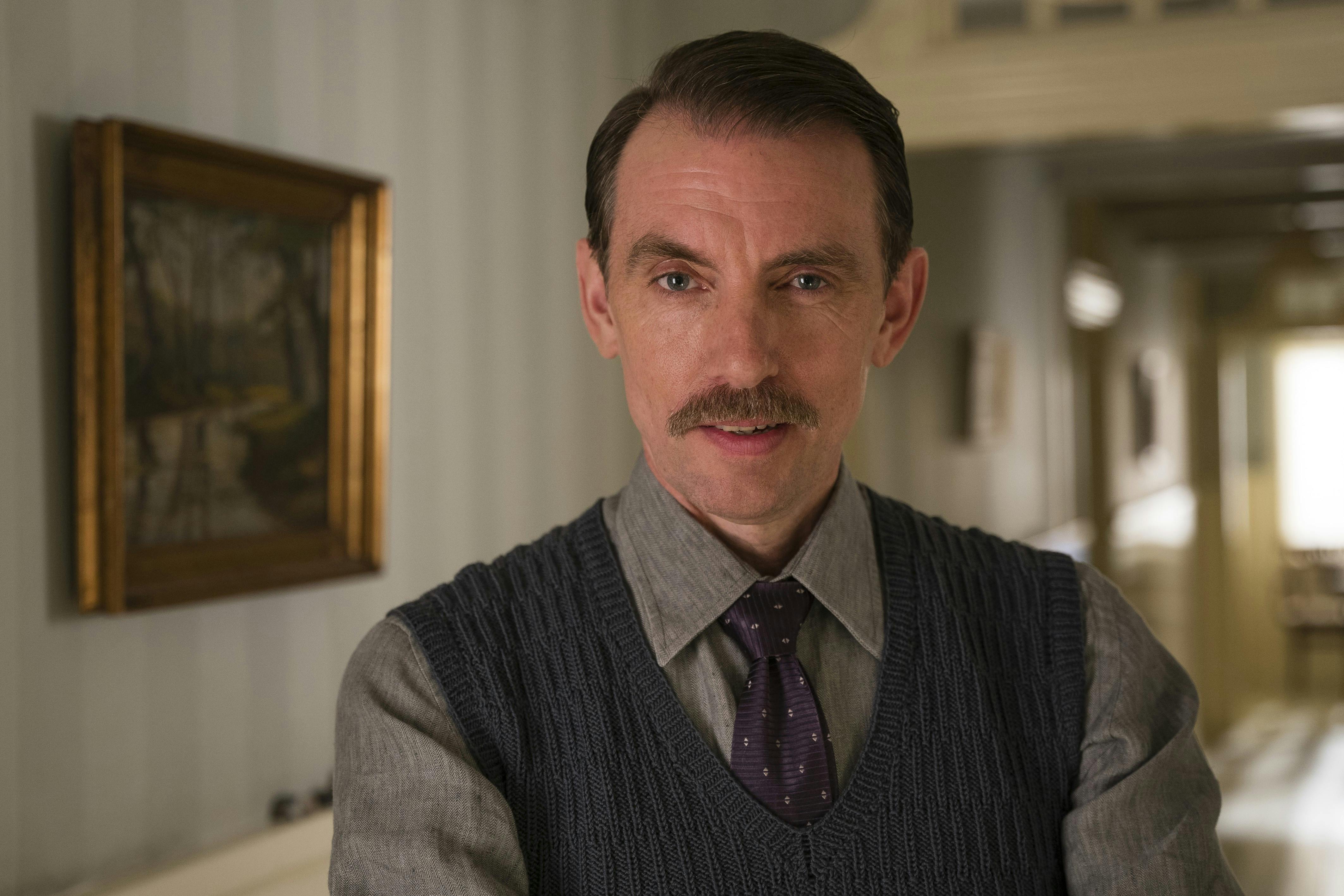 Mads Wille, 52, spiller grev Ditmar.