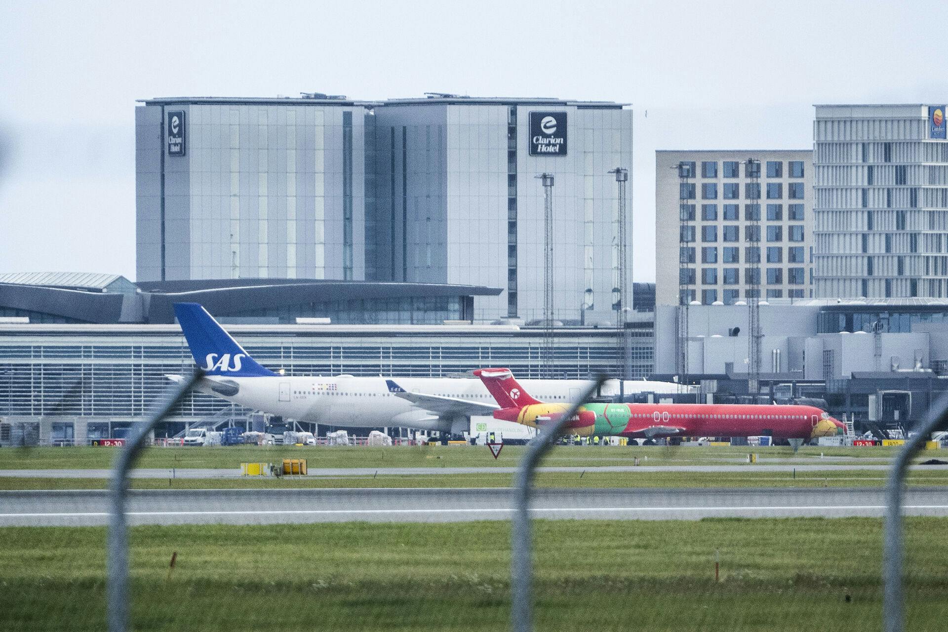 Danish Air Transports direktør, Jesper Rungholm, vender 180 grader. Nu fortæller han, at han ingen overvejelser har om at lukke flyruten mellem Rønne og København.