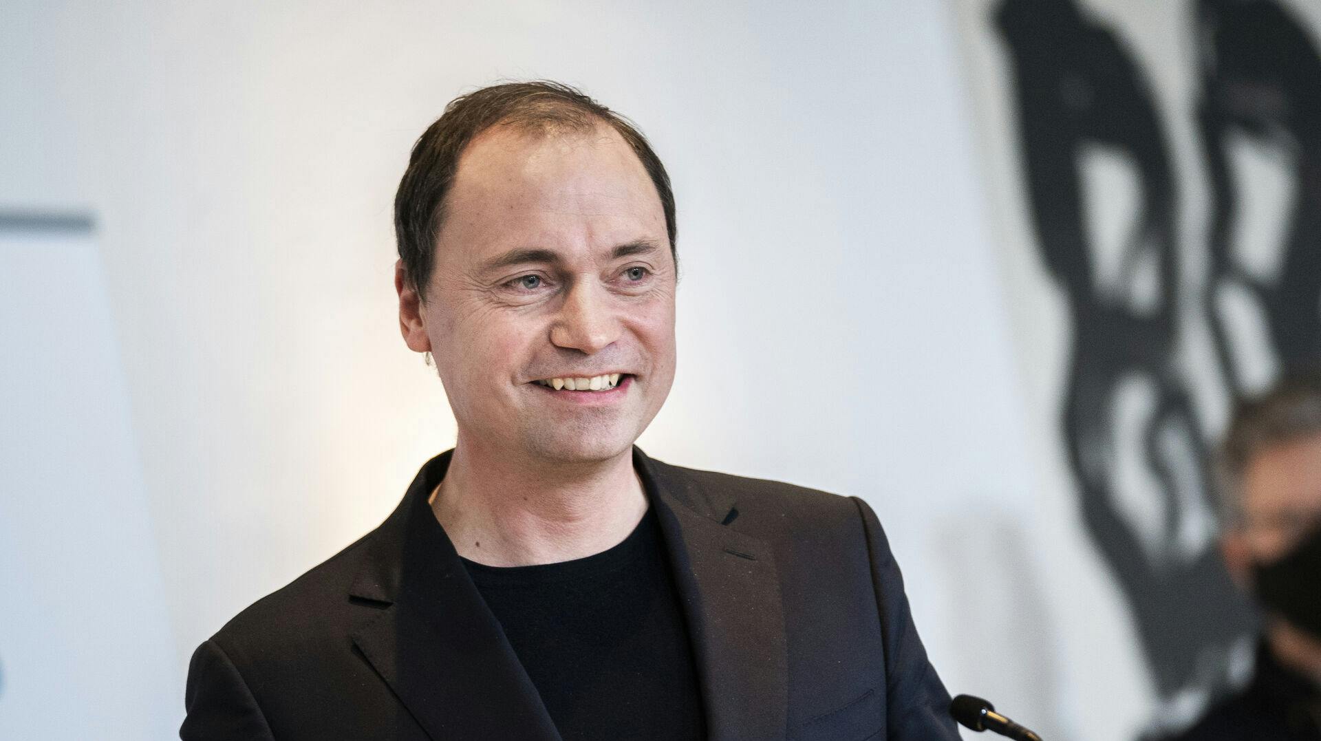 Tommy Ahlers fortæller i en ny bog om sine inderste tanker om seksualitet, sex og skam.