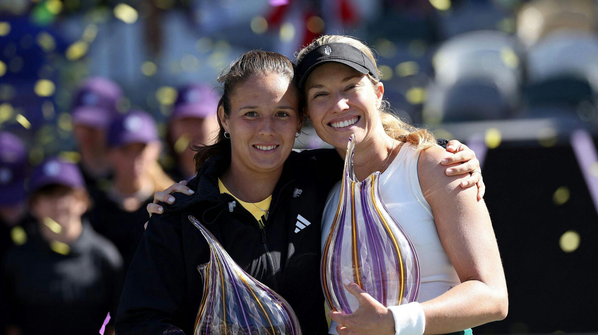 Kasatkina (tv) har gang i en flot sæson. I marts nåede hun finalen i 500-turneringen i Charleston, hvor amerikanske Danielle Collins (th) dog var for stor en mundfuld for russeren. 