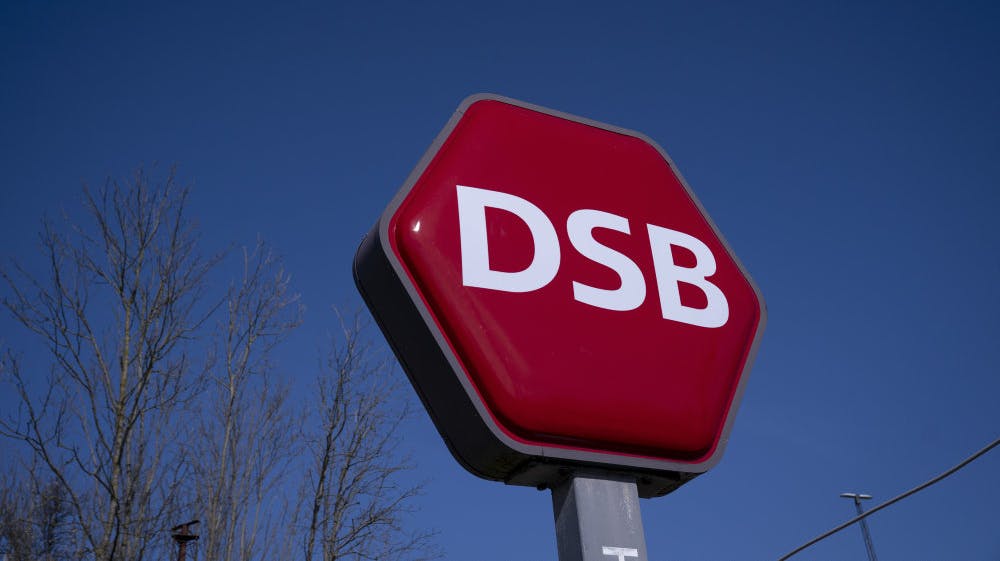 Med en ny funktion i DSB's app kan man tjekke ind på sin mobiltelefon, når man rejser med offentlig transport på Sjælland, Jylland og Fyn. (Arkivfoto). 