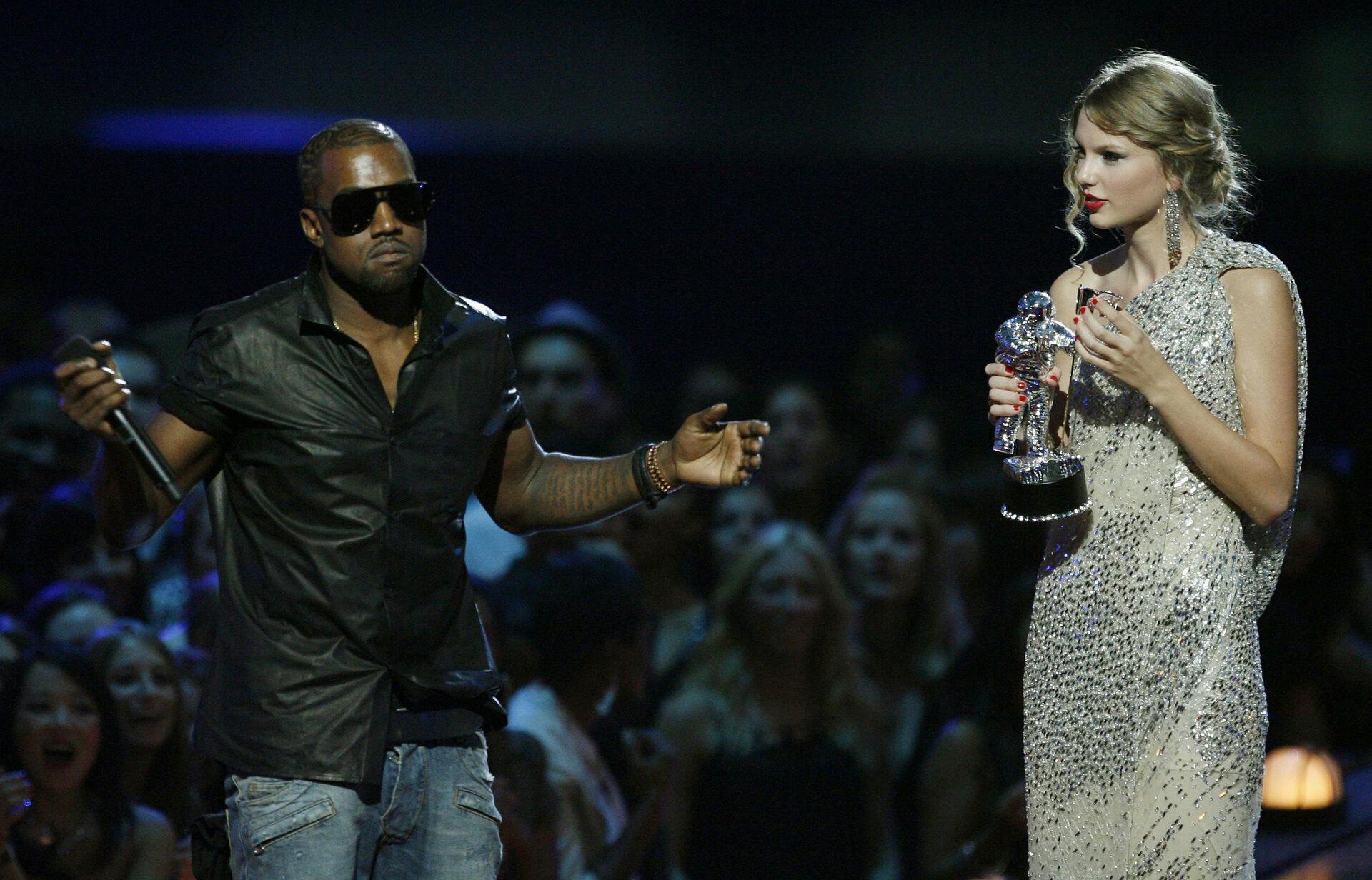 Det var dette øjeblik, hvor Kanye gik på scenen til MTV Video Music Awards i 2009, der satte gang i hele dramaet.