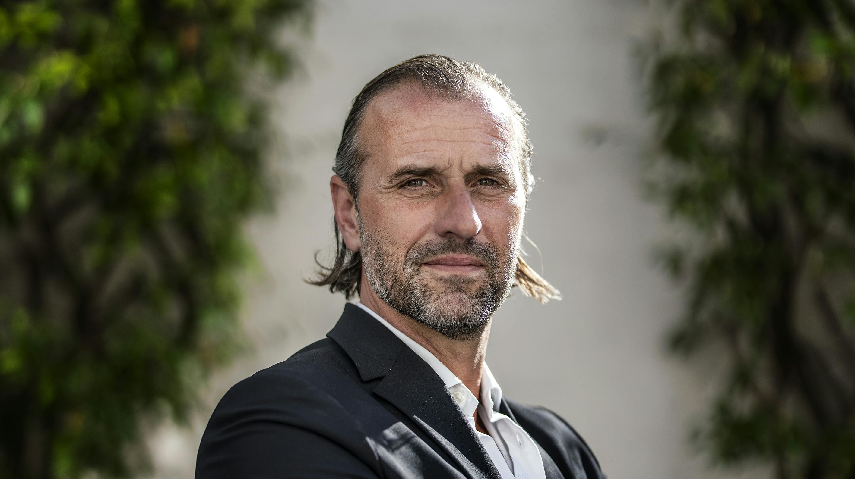 Morten Albæk sænker prisen med en million kroner for at lokke købere til.