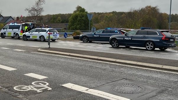 Politiet rykkede hurtigt ud til Strandvejen i Svinninge, efter de 7. november 2022 fik en anmeldelse om, at der var blevet fundet en hårdt kvæstet kvinde.