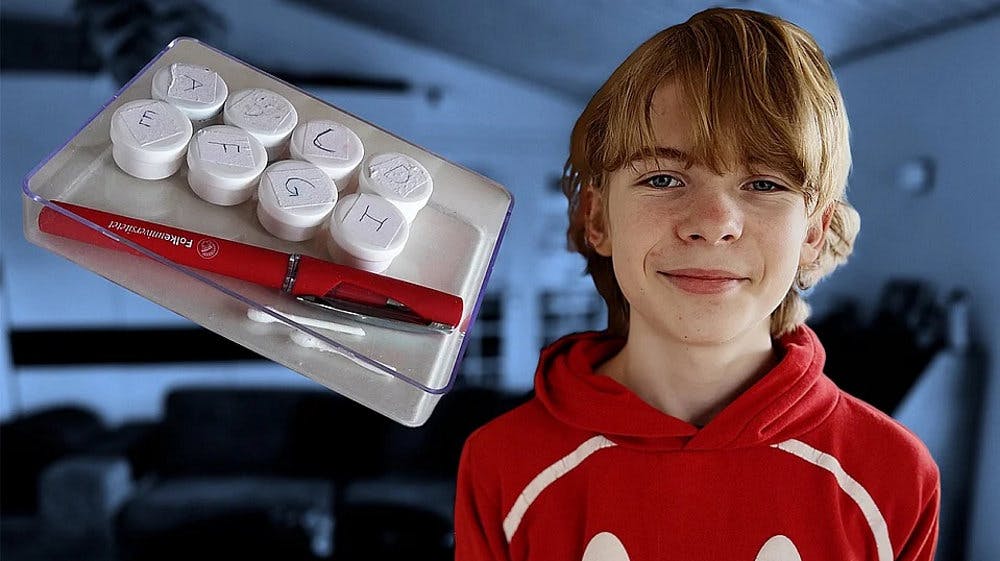 14-årige Gustav Kalmar fra Ryomgård har opfundet en creme som kan lindre sin mors psoriasis. Nu vil andre have fat i den.