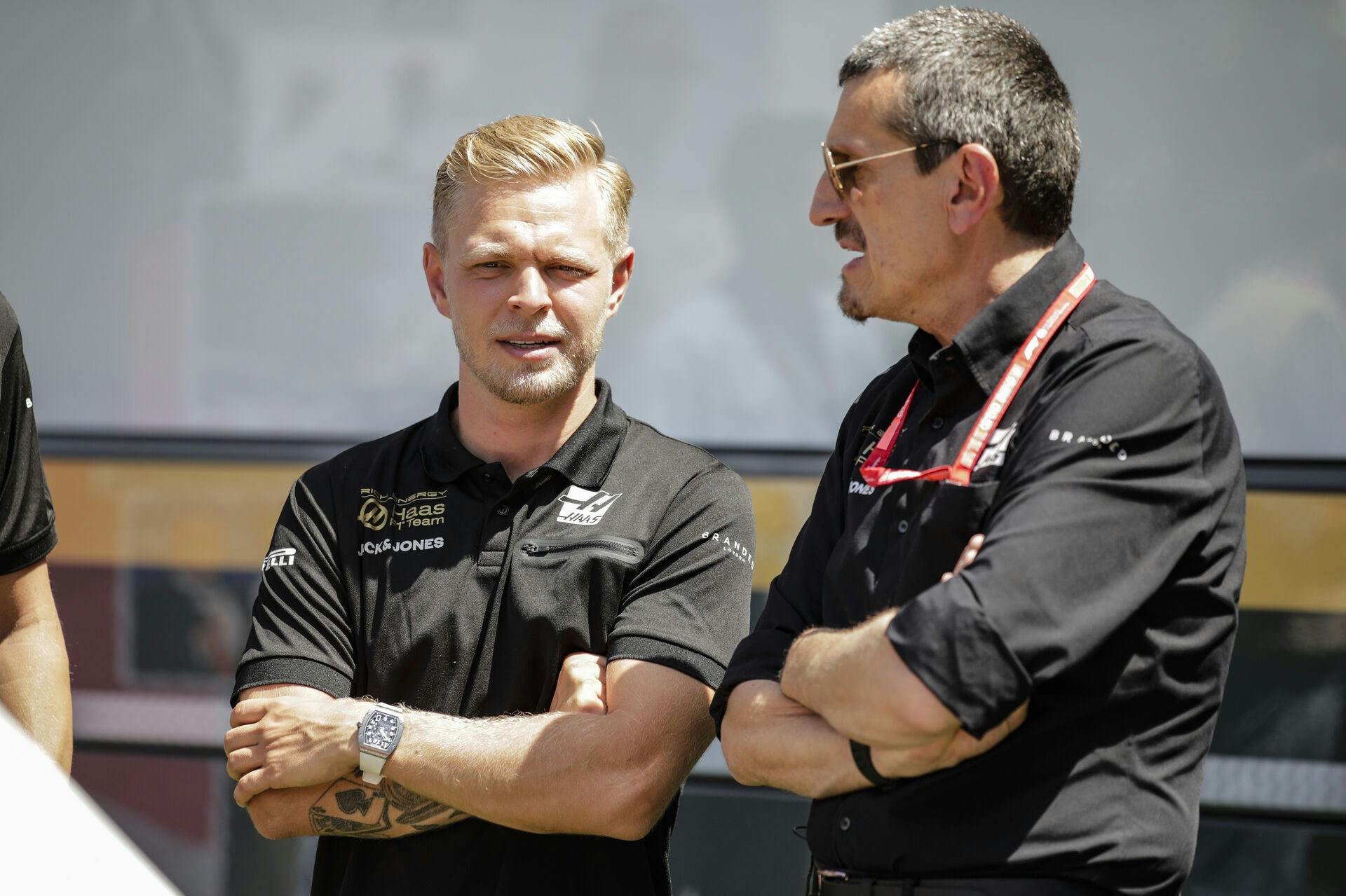 Kevin Magnussen og den tidligere Haas-teamchef Guenther Steiner.