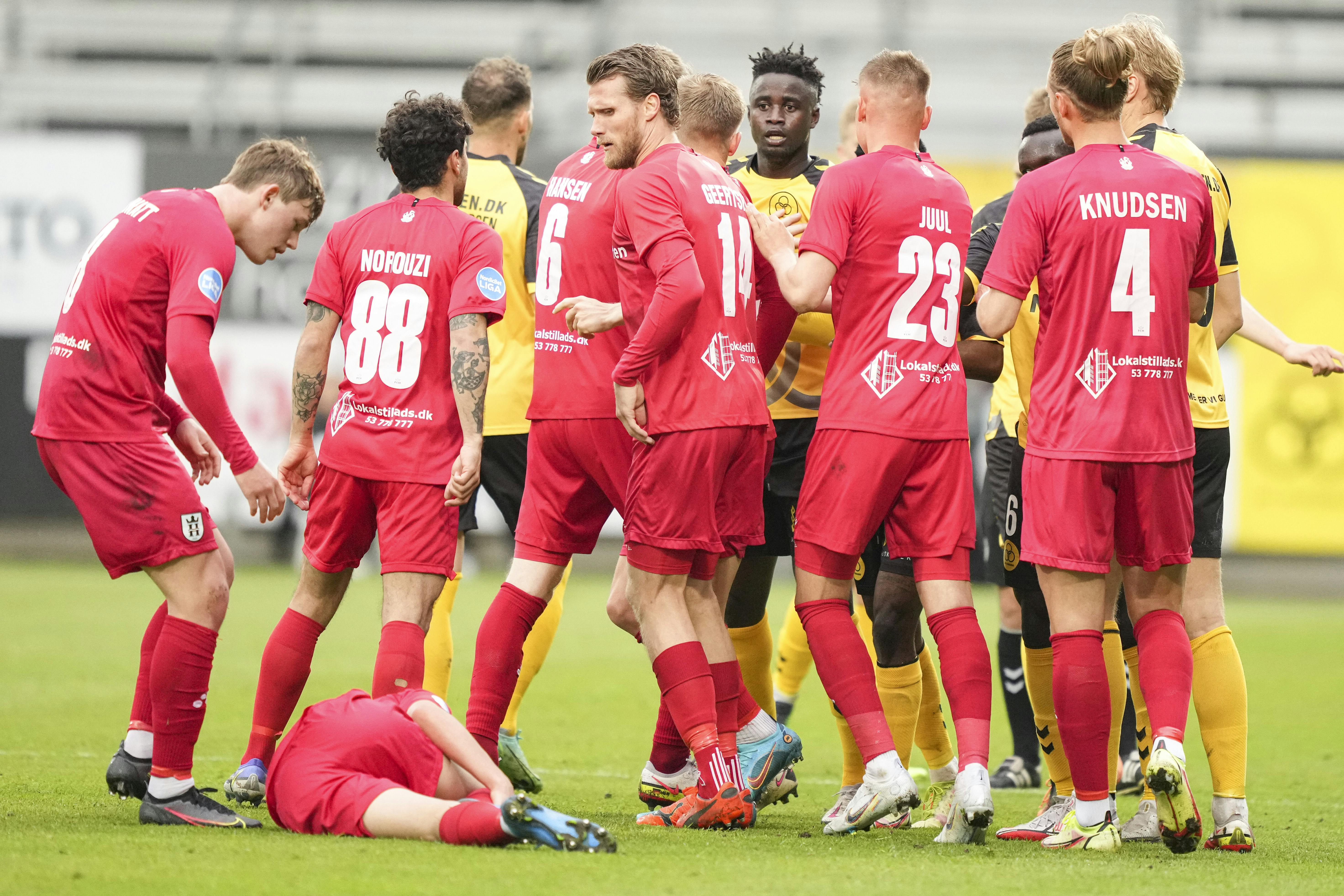 Spillere fra FC Helsingør - her mod Horsens - mangler løn. (Arkivfoto).