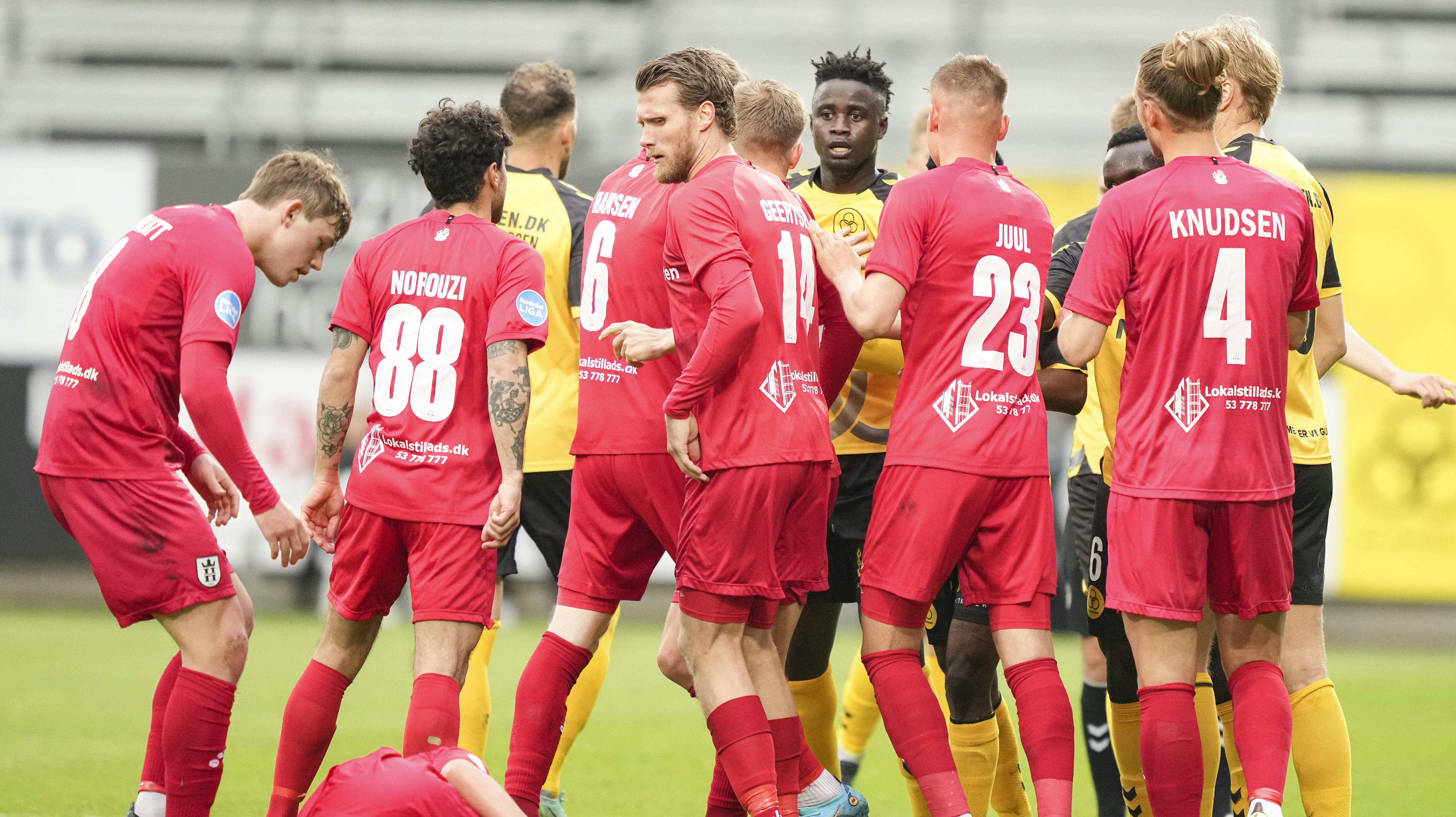 Spillere fra FC Helsingør - her mod Horsens - mangler løn. (Arkivfoto).